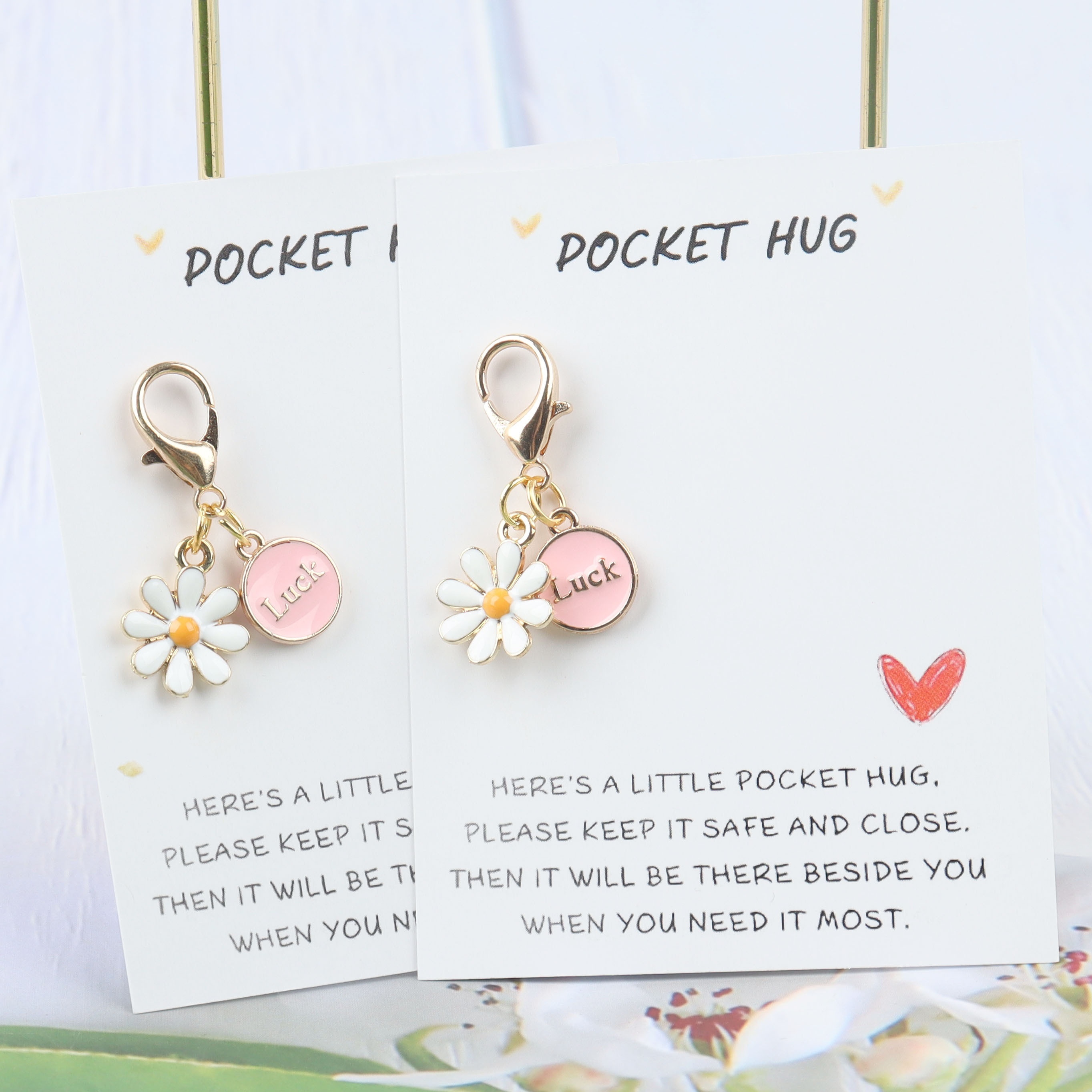 

2pcs Daisy Pocket Hug Cards With Flower Charm Keychains, Paper Material Inspirational Keepsake