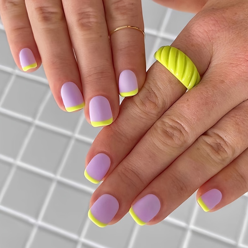 E-shop 24 Stück/Box kurze quadratische matte lila mit rosa französischem Rand gelbe Kunstnägel für Frühling und Sommer