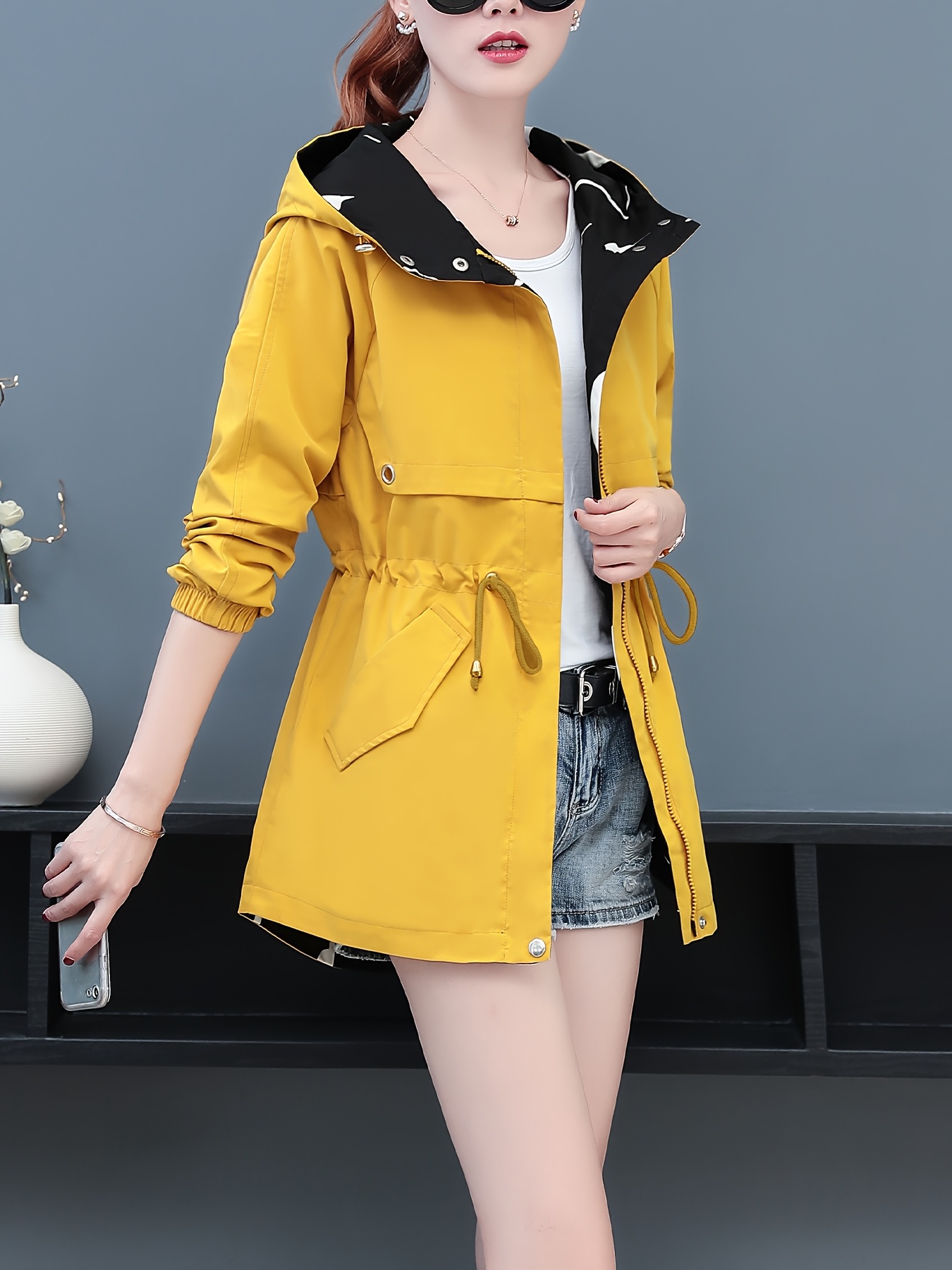 Chaqueta ligera de viento con capucha para mujer, color beige, manga larga casual con cordón ajustable, dobladillo asimétrico y bolsillos inclinados, perfecta para primavera/otoño, chaqueta versátil con capucha | Chaqueta con dobladillo asimétrico | Chaqueta con cremallera