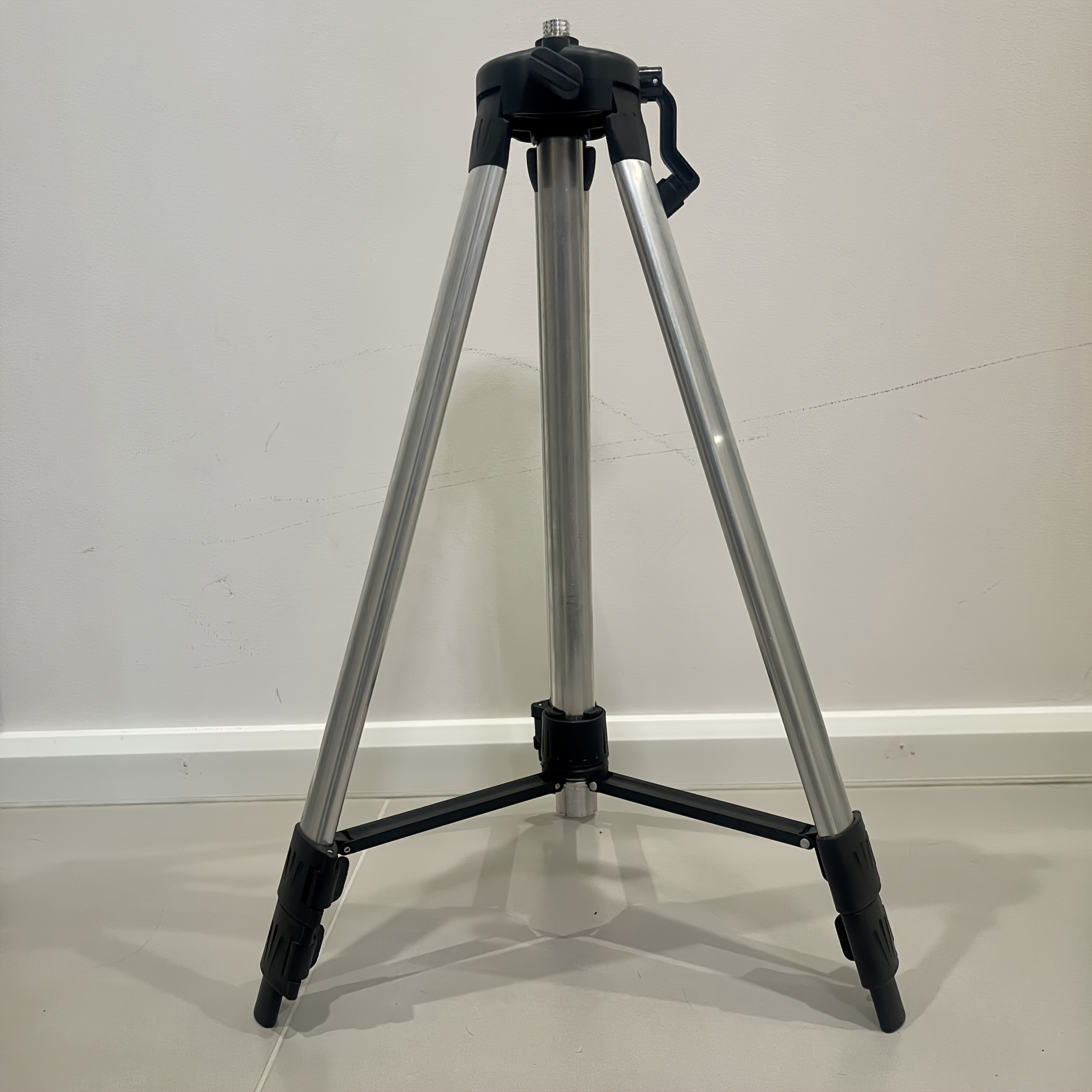 E-shop HSJJ 1,5 m ausziehbares faltbares professionelles Aluminium-Stativ für Totalstationen, Messinstrumente, Laserwaagen, höhenverstellbar, tragbares