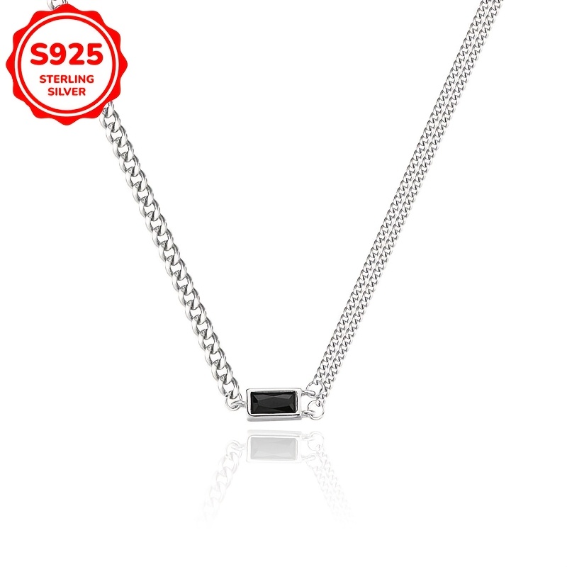 

Un collier à chaîne élégant pour femme, avec un design léger et luxueux, des carrés noirs asymétriques, une structure double, en argent 925 de 4,8 , de synthétique, pour un .