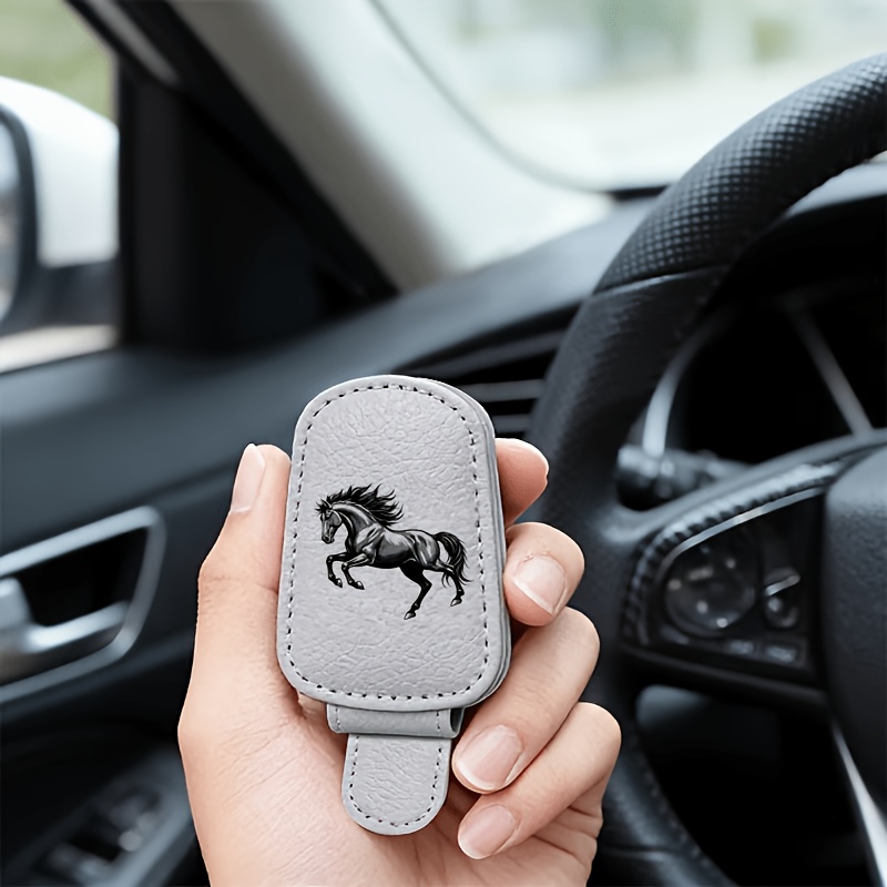 TEMU 1 pièce Porte-visière de voiture Cheval Noir au avec lunettes de mode et porte-cartes en PU - Support de de bord adapté pour lunettes, lunettes