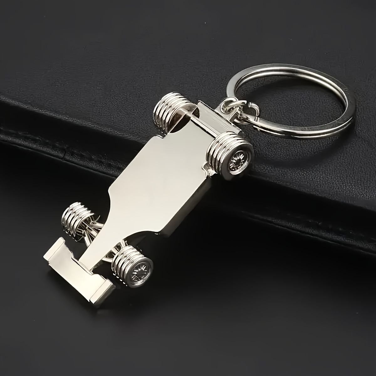 E-shop 1 Individueller 3D Mini-Rennwagen Metallschlüsselanhänger, Personalisierter Cooler Rennwagen-Stil Autoschlüsselring Geschenk