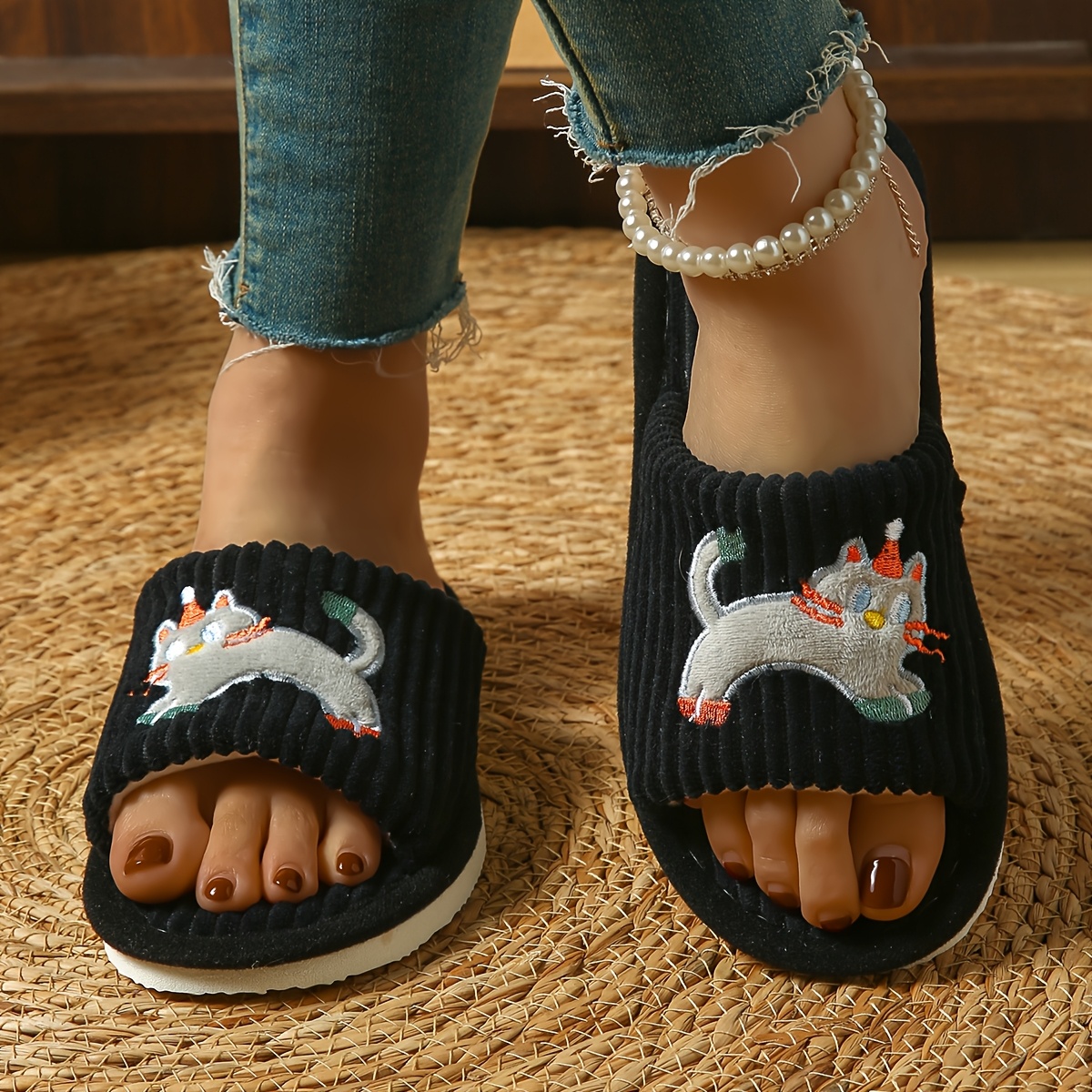 Women's Simple and Cute Lively Striped Home Slip-On Slippers with Cat Design, Comfortable for Both Men and Women