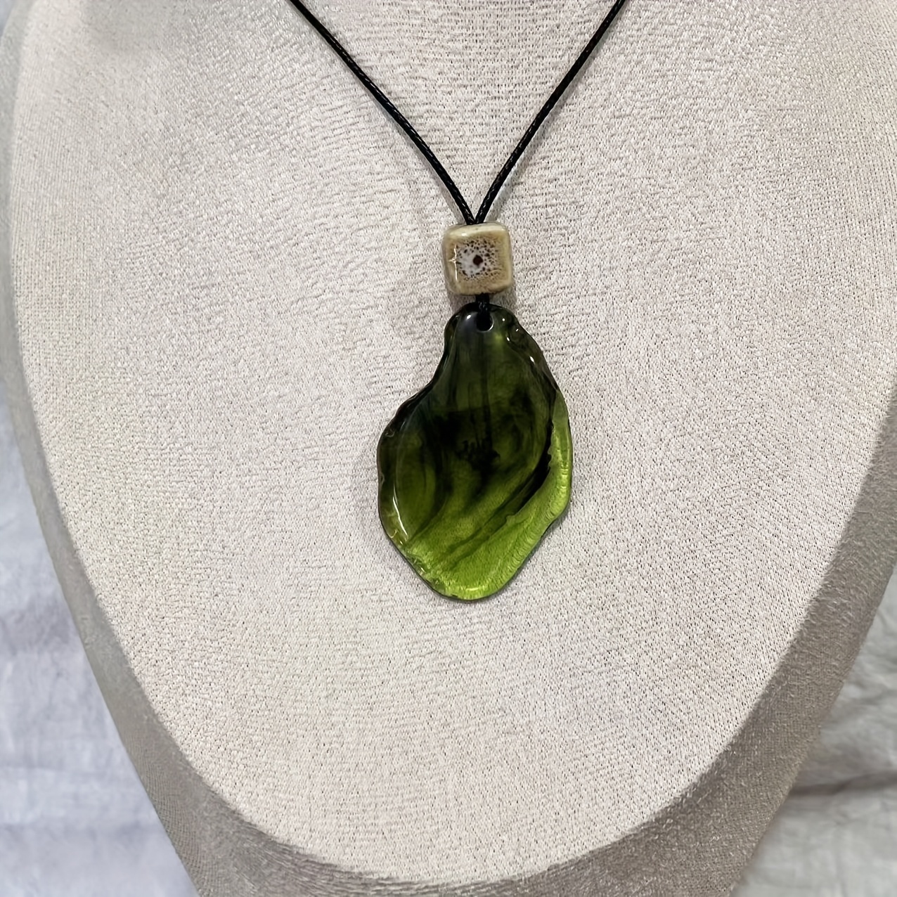 Women's Bohemian Multi- Leaf Pendant Necklace - Long Layering Chain, Lightweight Resin For Everyday & Formal Wear, Boho Style Accessory, Leaf Design For Layering Or Solo Necklace ()