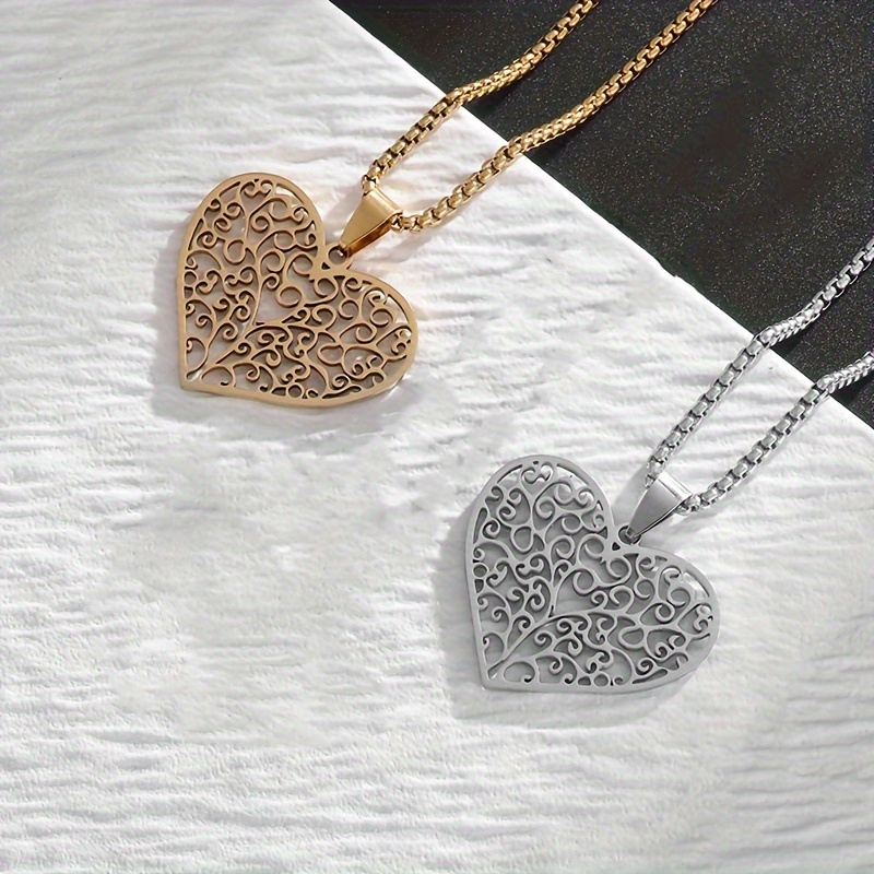 

Stainless Steel Hollow Pattern Romantic Heart-shaped Pendant Necklace For Women, Stylish And Simple, Versatile And Trendy Lucky Amulet Jewelry Gift