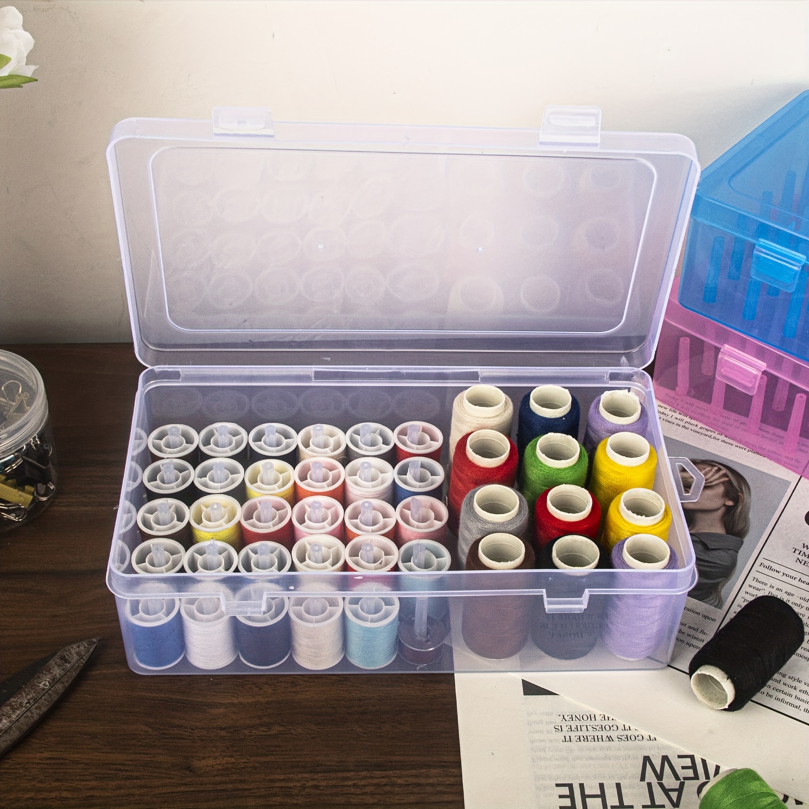 

Organisateur de bobines de fil à coudre de grande à 42 emplacements, boîte de rangement en plastique transparente pour aiguilles et fils, boîte d'artisanat avec poignée, rangement de couture