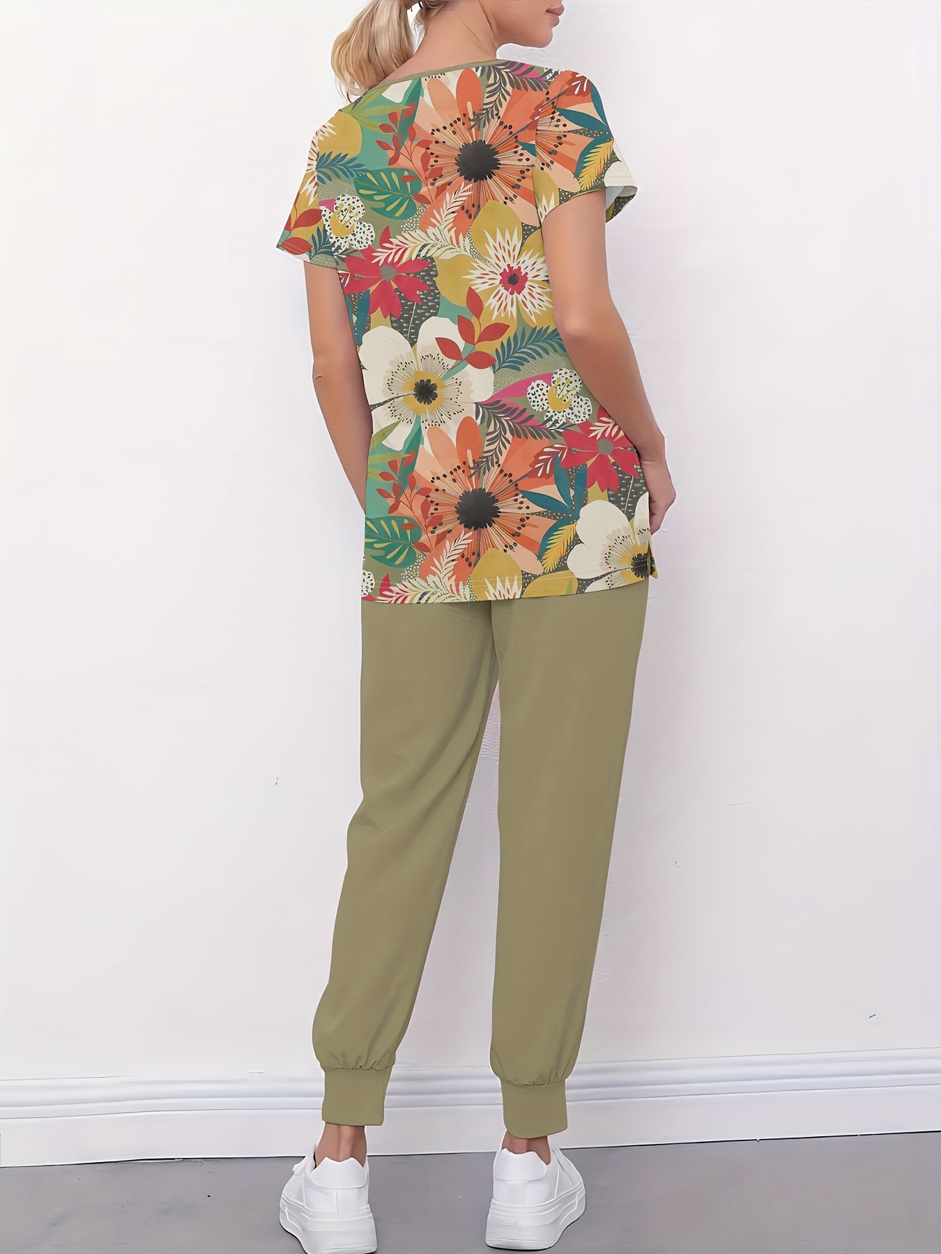Çiçek Desenli 2 Parça Modern Tulum Takımı, V-Yaka 2 Cep Tulum Üstü + Esnek Bel Tulum Altı, Doktor, Hemşire, Doktor, Diş Hekimi, Kadın İş Giyimleri İçin Nefes Alabilir ve Rahat Sağlık Personeli Üniforması