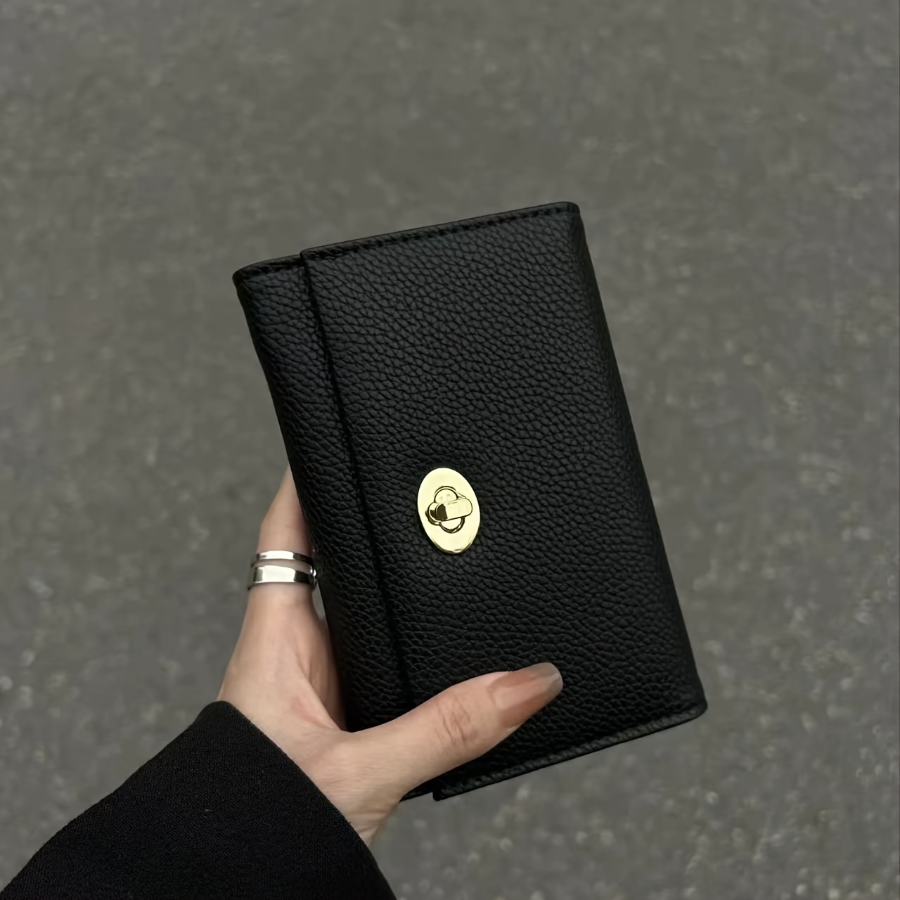 

Portefeuille Compact Élégant de Style Vintage Noir avec Plusieurs Fentes pour Cartes et Poche à Monnaie - Design Trifold en Similicuir pour Femme