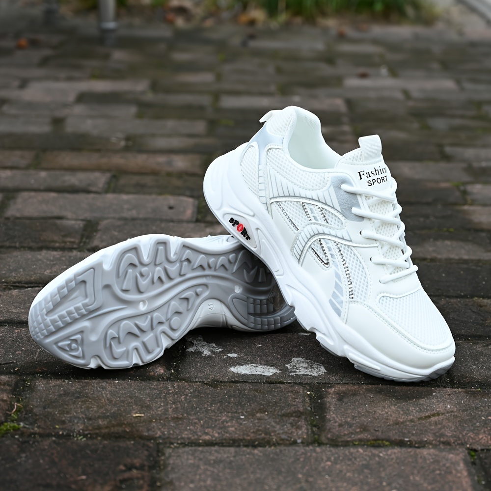 The New Casual Sneakers Are Lightweight And Breathable, Ensuring Comfort Throughout The Day. They Are Suitable for Running And Everyday Outdoor Activities, Featuring a Lace-Up Design And Double-Layer Mesh for a More Comfortable Fit