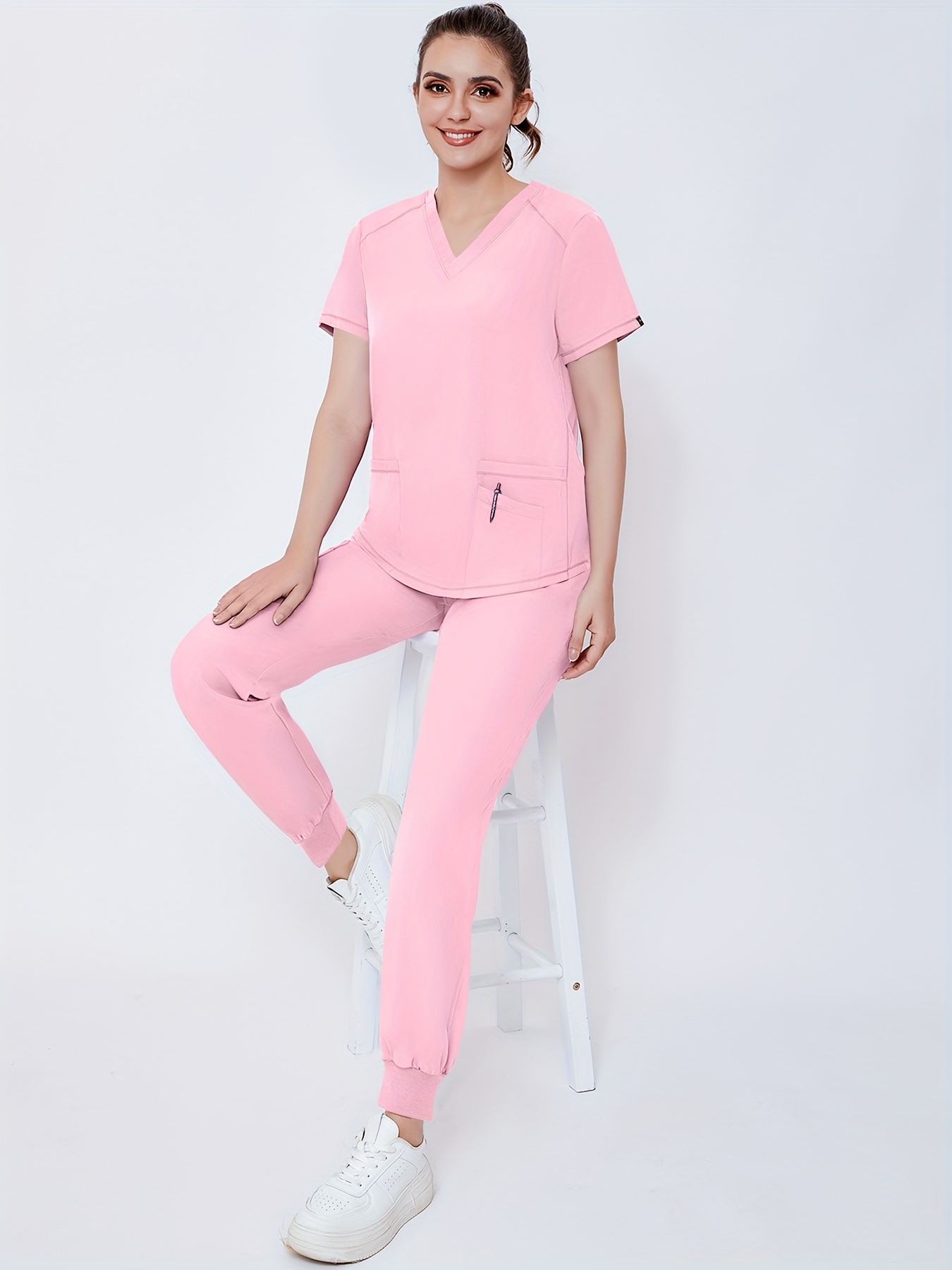 Kadınlar için Cepli Esnek Hemşire Takımı - V Yaka, Kısa Kollu Üst & İpli Pantolon, Nöbetçi ve Tıbbi Personel için, Nefes Alabilen Polyester Karışımı