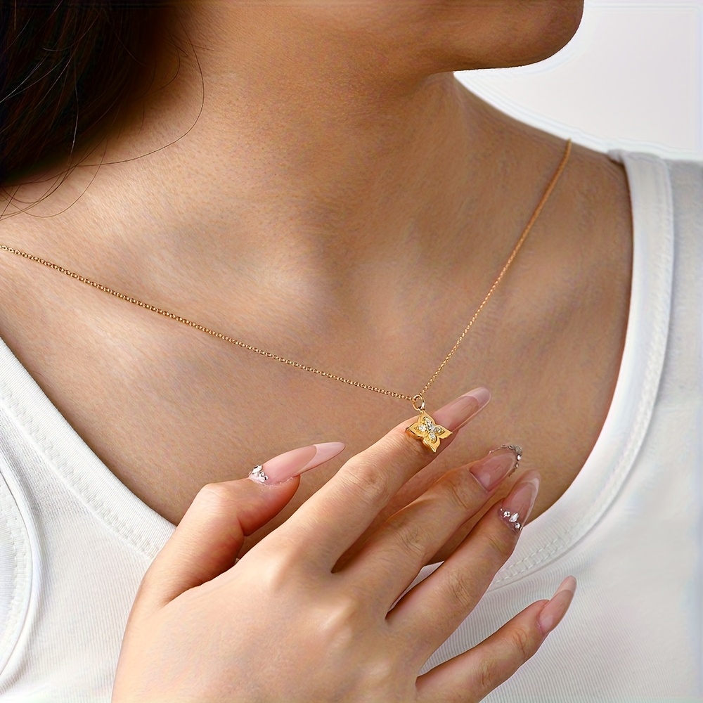 Women's 18K Gold-Plated Clover Necklace — Everyday & Festive Gift