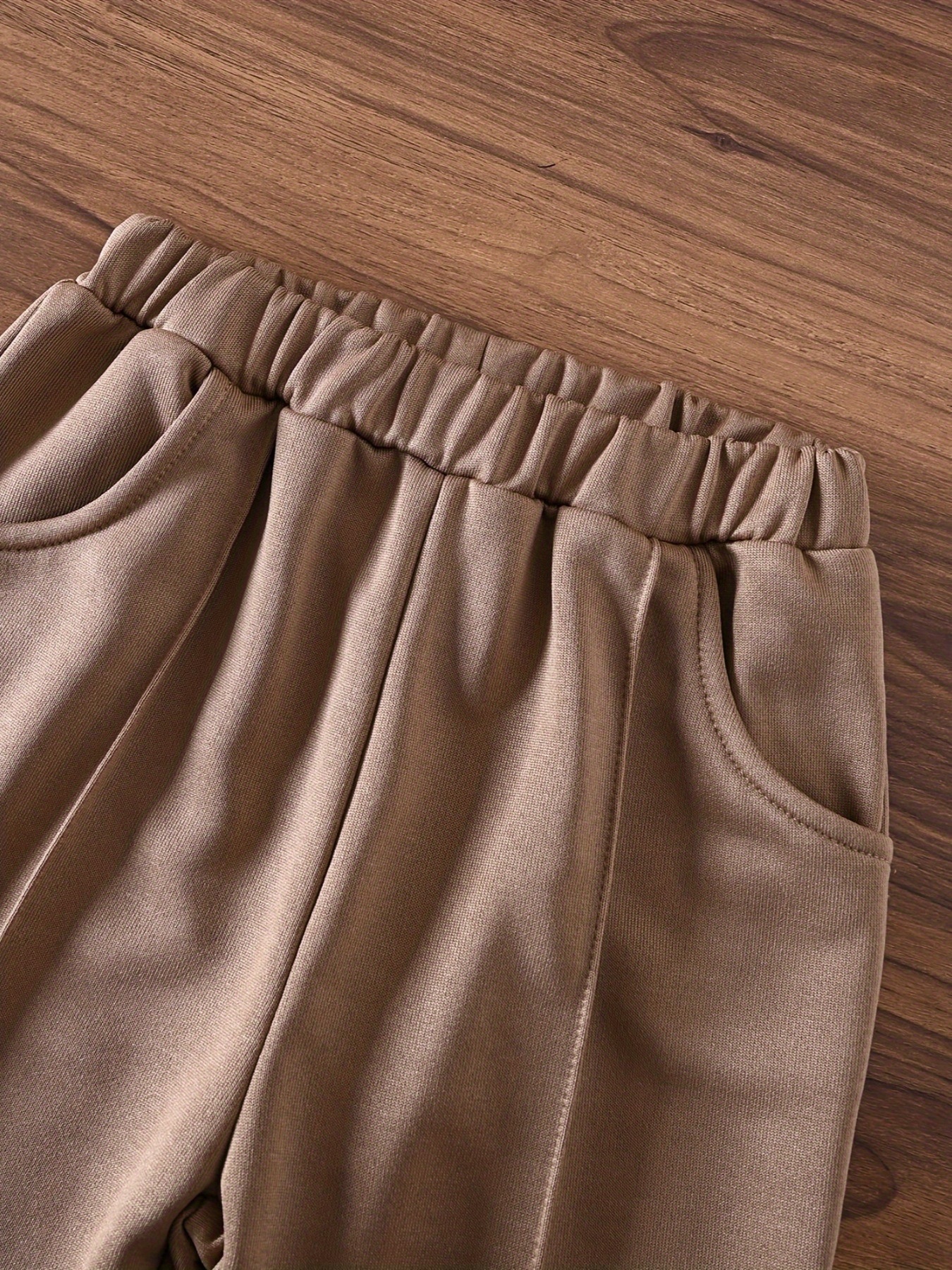 Disney Officieel Gelicenseerd 2-delig Kinder Mickey Mouse Outfit Set - Hoodie & Joggingbroek met Zakken Tracksuit Set | Ideaal voor School, Speelafspraken en Buitenavonturen | Verjaardags- en Kerstcadeau voor Mickey Fans | Disney Mickey Perfecte Herfst- en Winterkleding voor Kinderen, Perfect voor