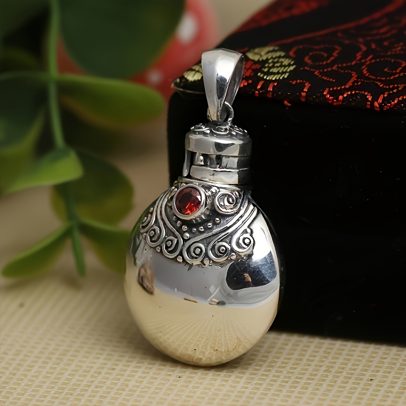 

Brand New Antique Pendant Perfume Bottle Small Jar Can Be Opened Pendant Hollow Creak Box Ladies' Jewelry