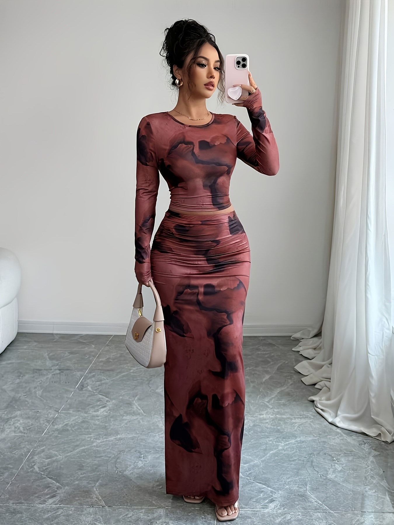 A Stylish Women'S Two-Piece Set Featuring an Elegant Round Neck Long-Sleeve T-Shirt with a Fitted Irregular Tie-Dye Pattern, Paired with a Form-Fitting Tie-Dye Long Skirt