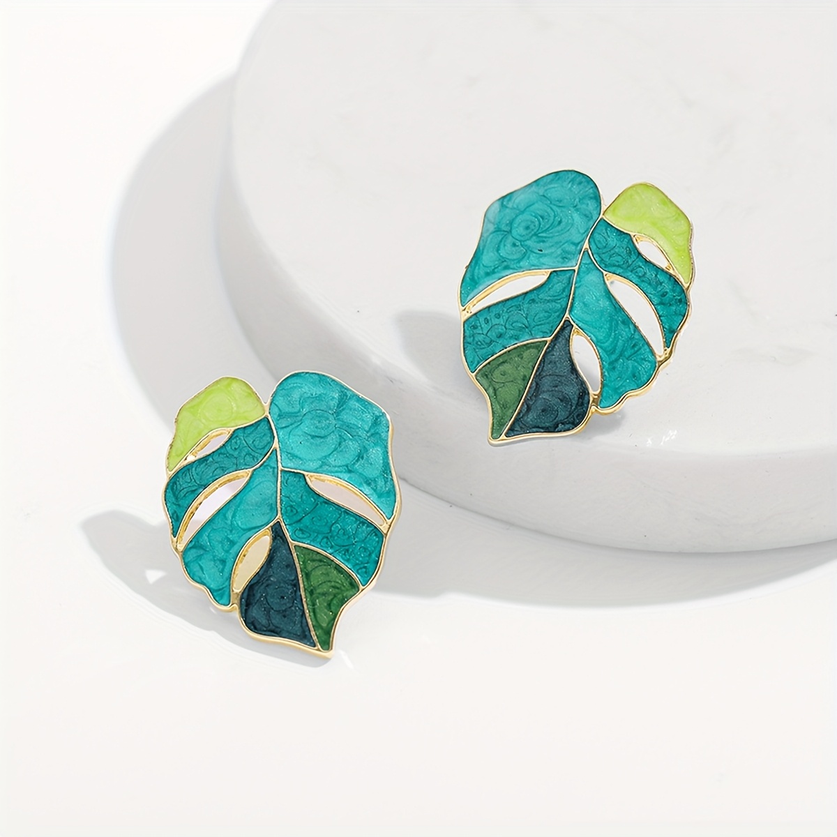 

A Pair Of Exaggeratedly Shaped, , Oil-drip Leaf Earrings.