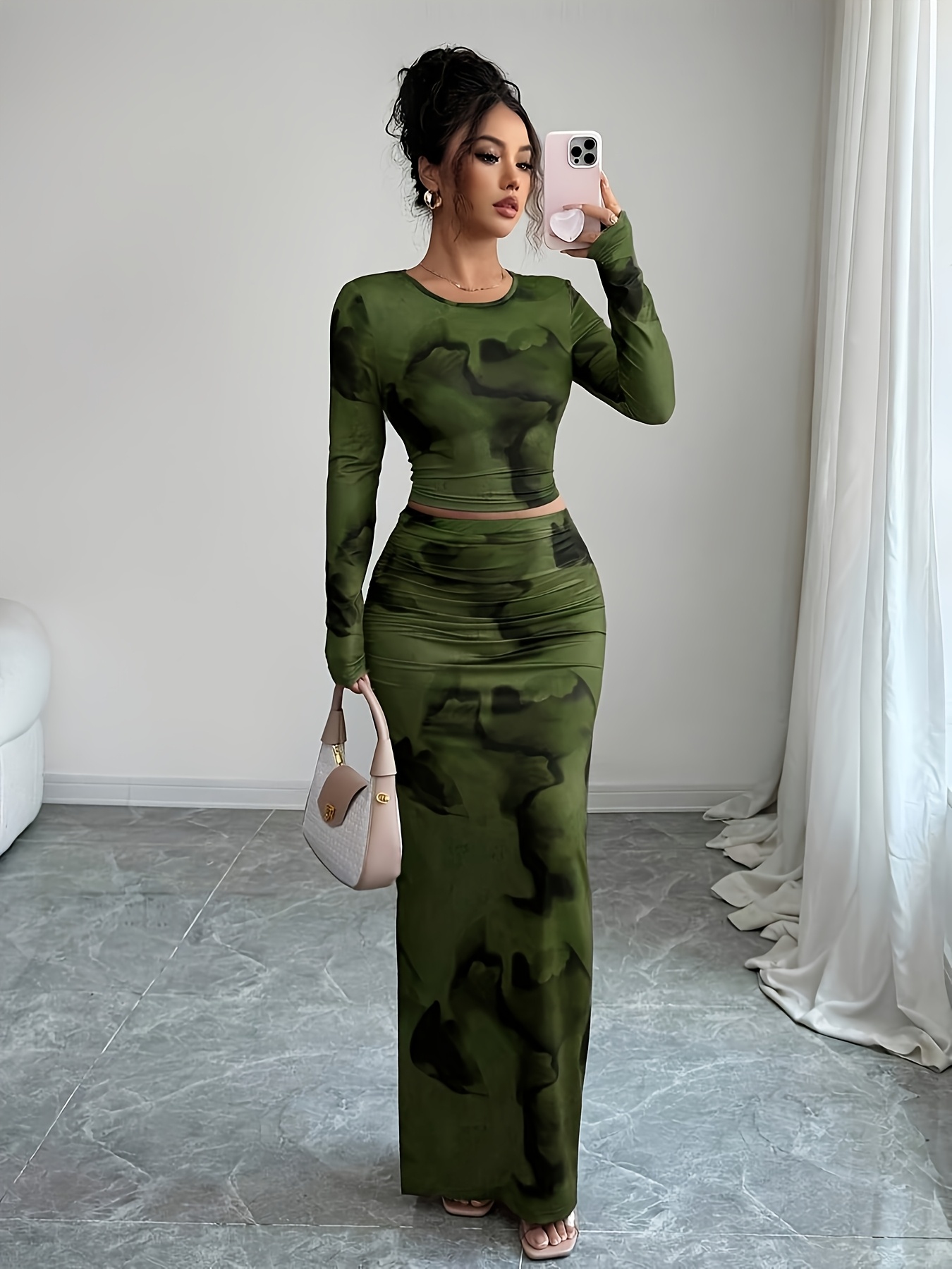 A Stylish Women'S Two-Piece Set Featuring an Elegant Round Neck Long-Sleeve T-Shirt with a Fitted Irregular Tie-Dye Pattern, Paired with a Form-Fitting Tie-Dye Long Skirt