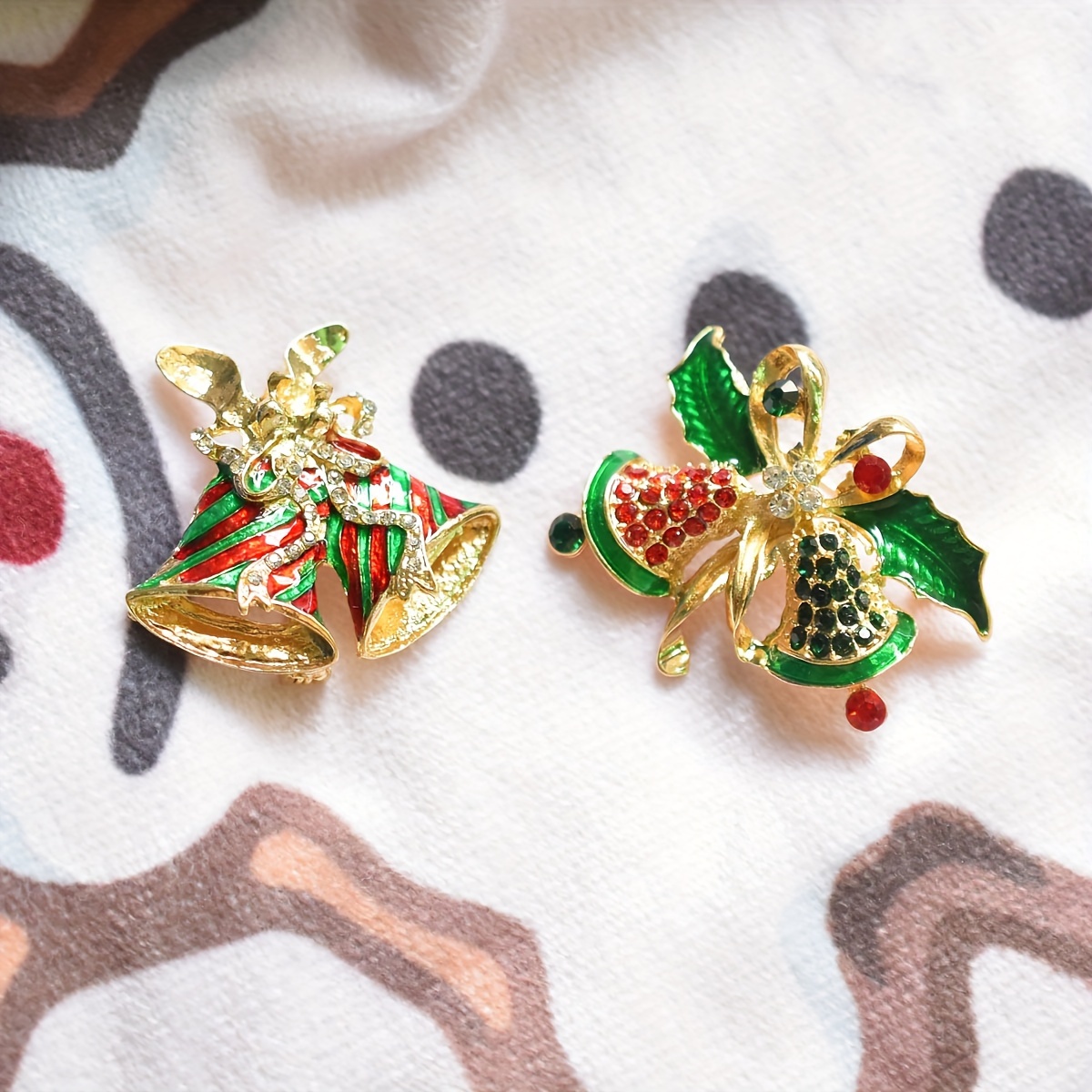 elegant cute christmas bell wreath brooch festive holiday accessory unique irregular shape pin for clothing decoration details 9