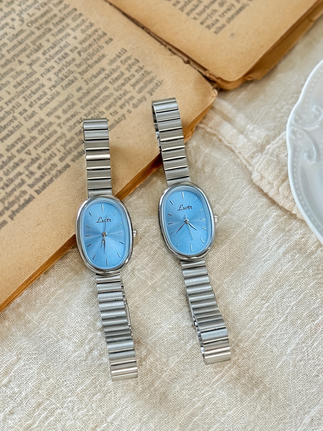 Vintage Golden-Tone Women's Quartz Watch - Chic Oval Stainless Steel Bracelet with Analog Display, Perfect for Daily Wear & Special Occasions like Valentine's, Easter, Mother's Day, Ramadan, and Eid - Simple, Luxurious Gift, Watch Accessories
