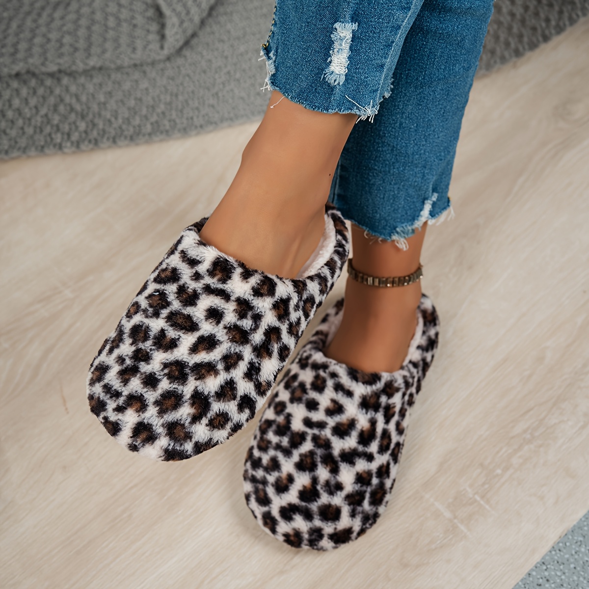 Image of Fashionable New Fluffy Indoor Slippers, Comfortable Silent Slip-on Couple Slippers