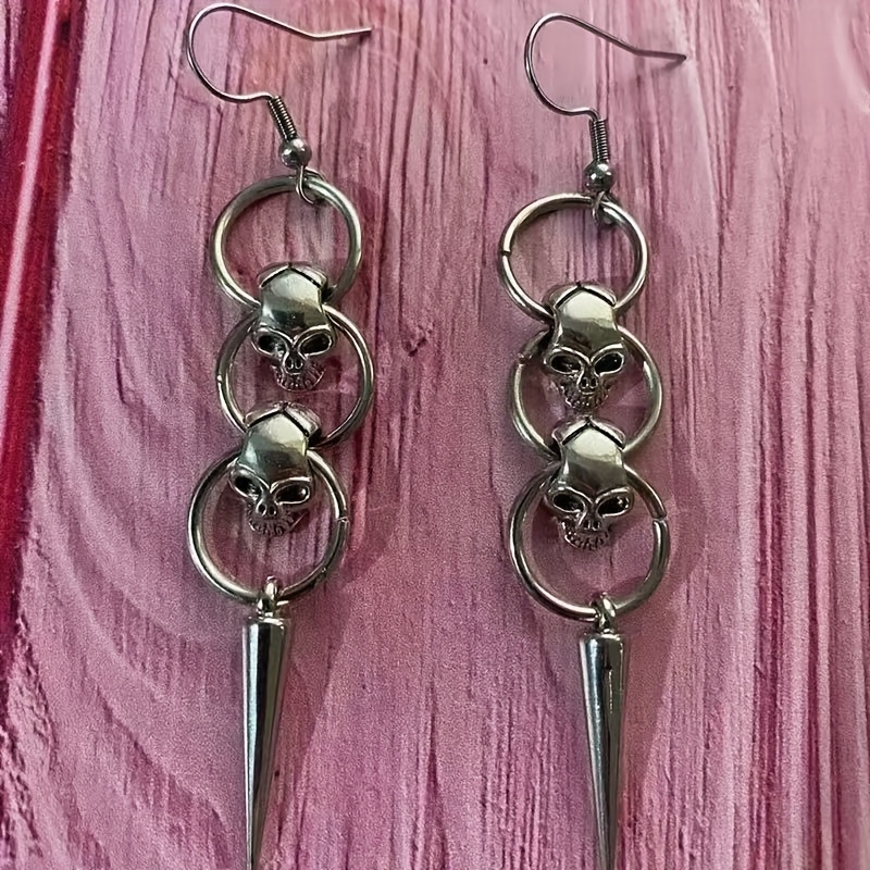 TEMU 2 Piezas de Aretes Góticos con Diseño Circular y Remaches, Calaveras Metálicas Plateadas para Hombres y Mujeres – Ideales para Uso Diario,