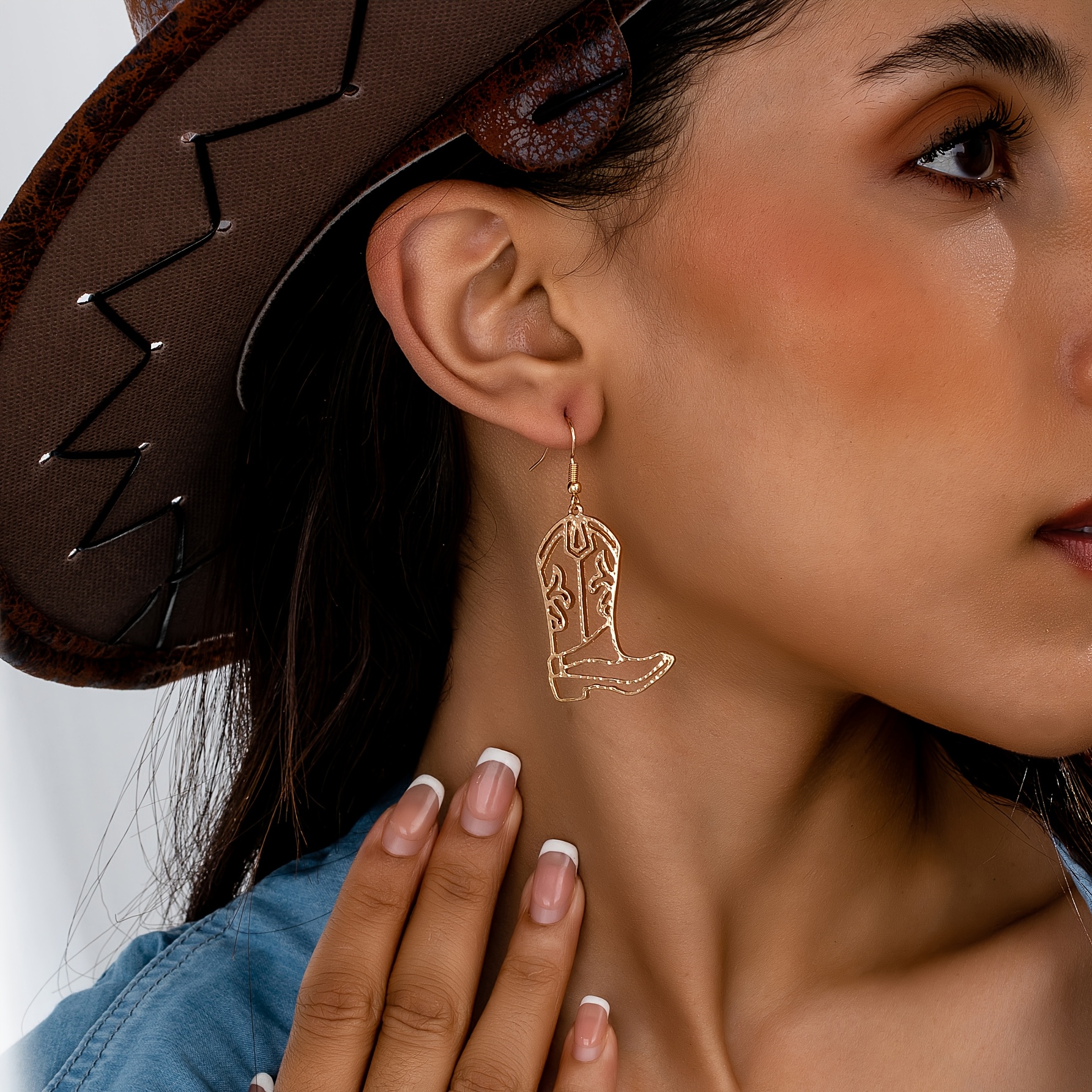 

A Pair Of Western Cowboy Style Retro Cut-out Pattern Cowboy Boots Rider Boots Creative Everyday Versatile Women's Fashion Drop Earrings