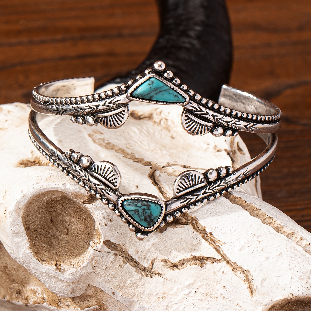 TEMU 1pc Brazalete de metal con decoración de piedra de azul natural para mujer