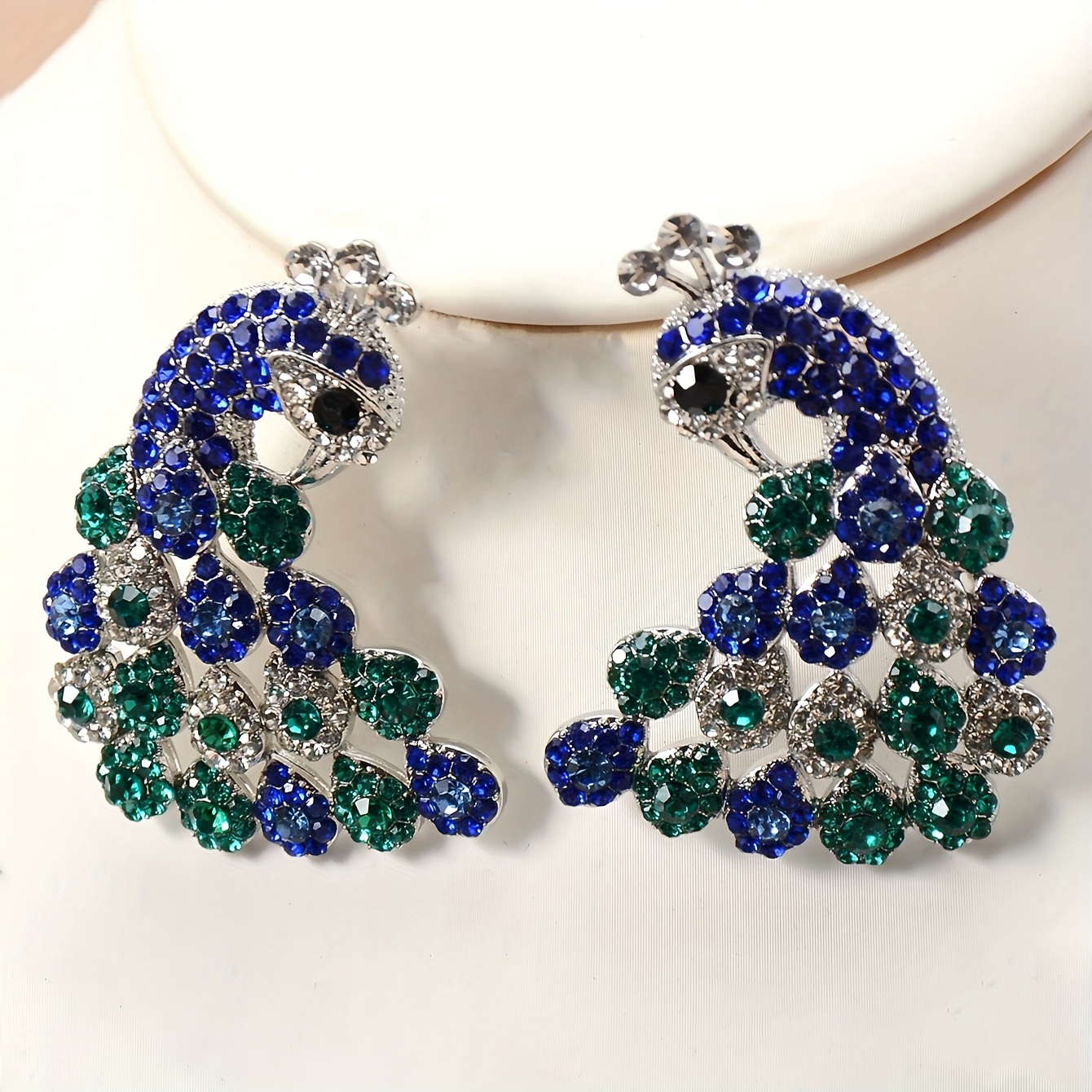 طقم مجوهرات   مع أقراط وقلادة على شكل طاووس مناسب للمناسبات والهدايا لعيد الحب تفاصيل المنتج 3