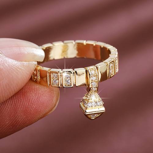 photo de l'article bague pour femme avec pendentif géométrique simple, sertie de synthétique