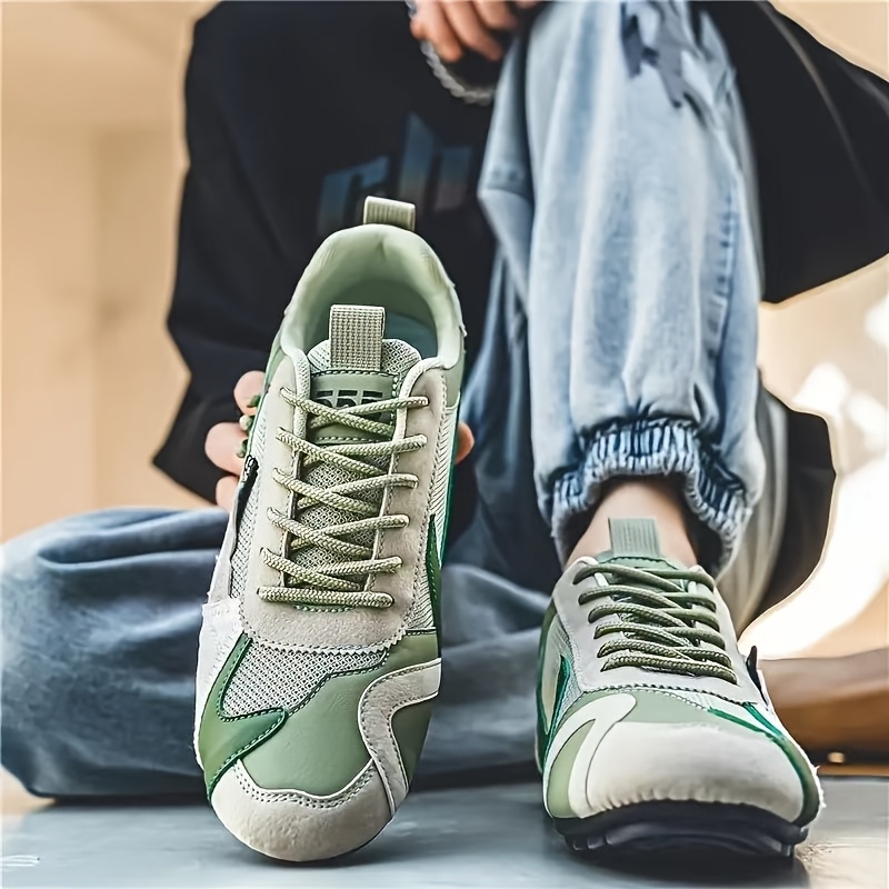 Tenis casuales para hombre KOONEXY, diseño colorblock en azul vibrante, amarillo y naranja, parte superior de tela transpirable y sintética, suela de PVC resistente, cordones, cómodos para todas las estaciones