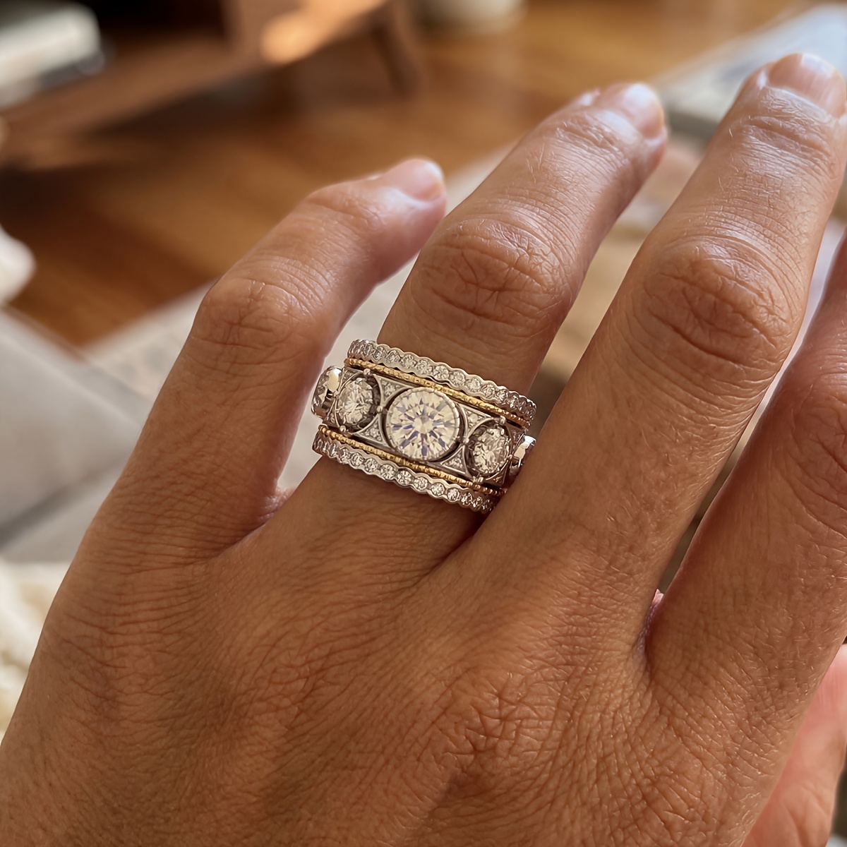Women's Luxurious Two-Tone Palace-Style Ring, Exquisite Wedding Accessory