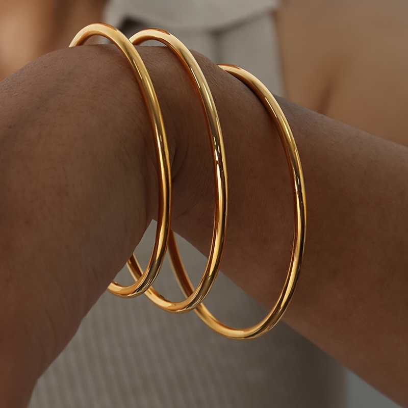 Women's Exquisite Round Closed Stainless Steel Bracelet, Elegant Design
