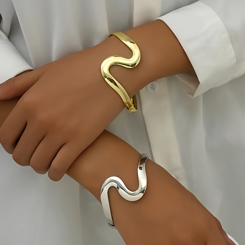 1pc Chic Golden-Tone Snake Design Open Cuff Bracelet - Sleek Alloy, Casual Attire Accessory for Women, Snake Jewelry