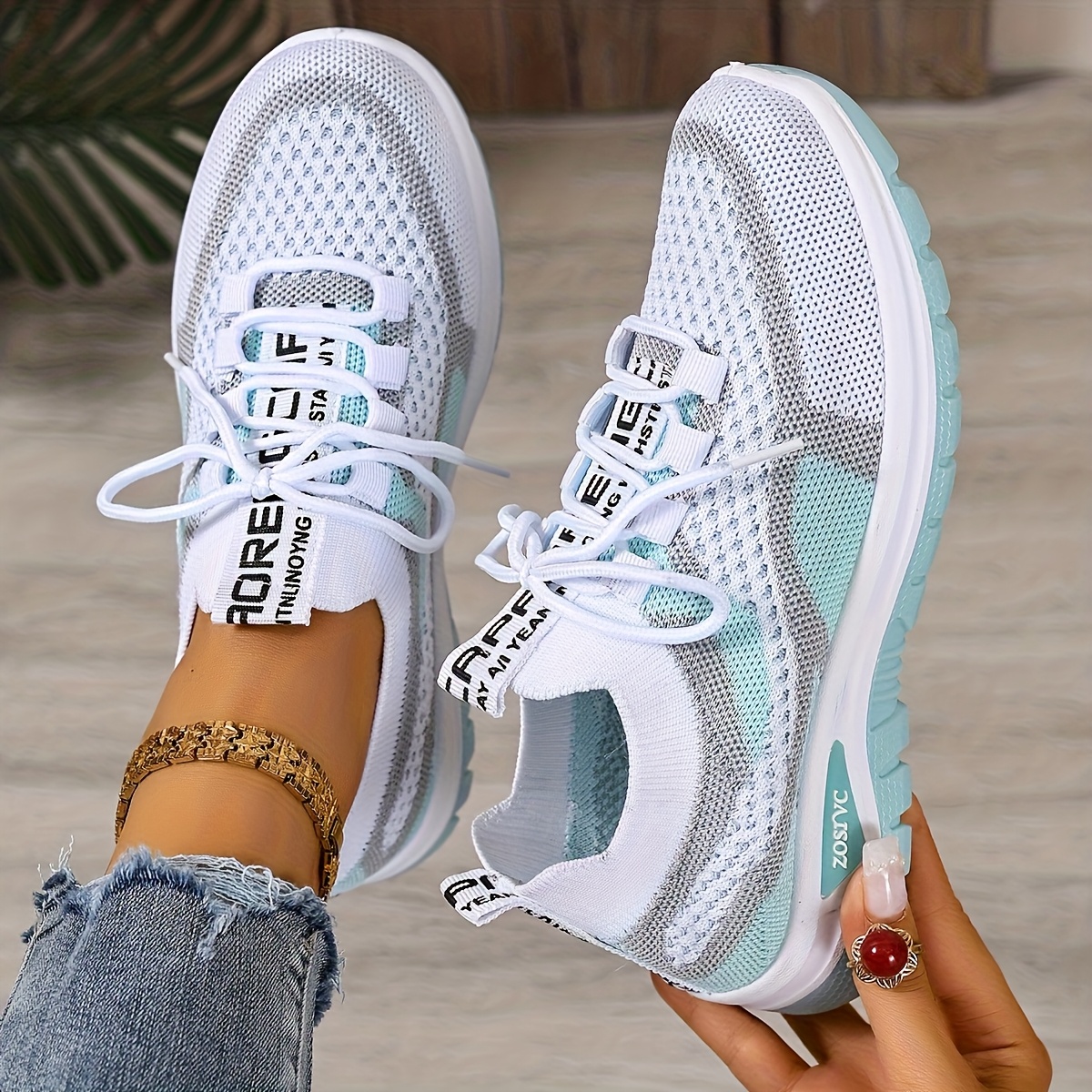 Zapatillas Ligeras para Mujer - Detalles en Blanco/Azul Claro, Parte Superior de Tela Transpirable y Suela de PVC Acolchada - Zapatos con Soporte Estabilizador para Caminar, Correr, Gimnasio o Viajar - Cómodos Todo el Día, Calzado Casual, Diseño Elegante y Confortable, Tallas Extendidas Disponibles