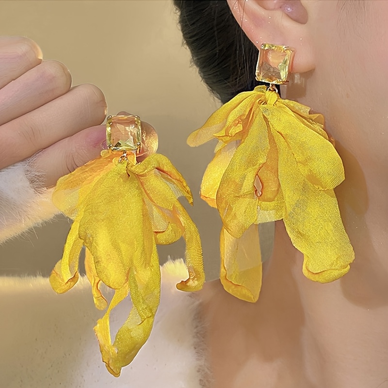 New Bohemian Matte Golden Flower Earrings For Women Girls Fashion Long Drop Earrings Small Daisy Tassel Jewelry Engagement Gifts