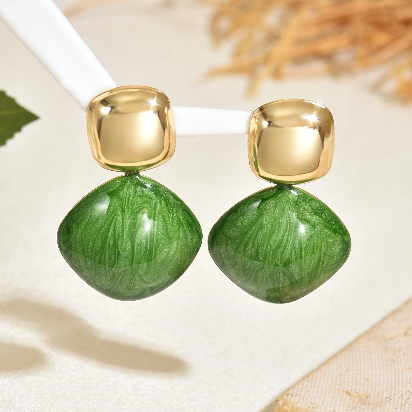TEMU Une paire de boucles d'oreilles carrées en métal géométrique à motif vert rétro, style vintage et luxe léger, pour femmes, idéales pour les