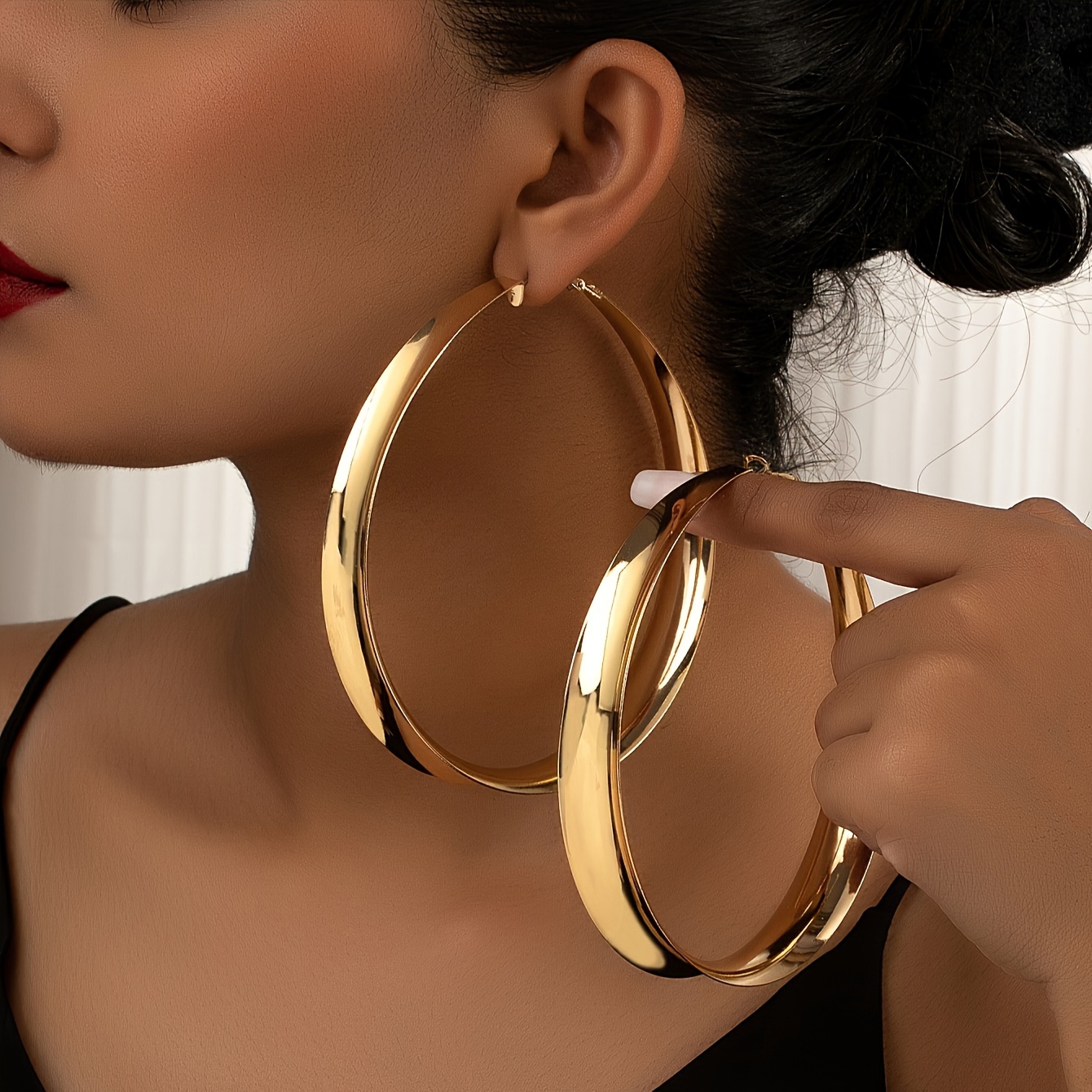 

Of Fashionable And Simple Earrings, Luxurious And Exaggerated Metal Oversized Personalized Earrings, Suitable For Wearing On Vacations And Parties