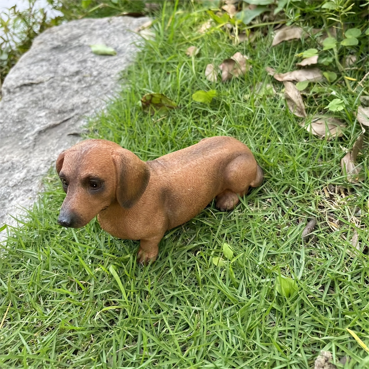 

Charming Dachshund Sculpture - Resin Crafted, Perfect For Garden, Lawn & Home Decor