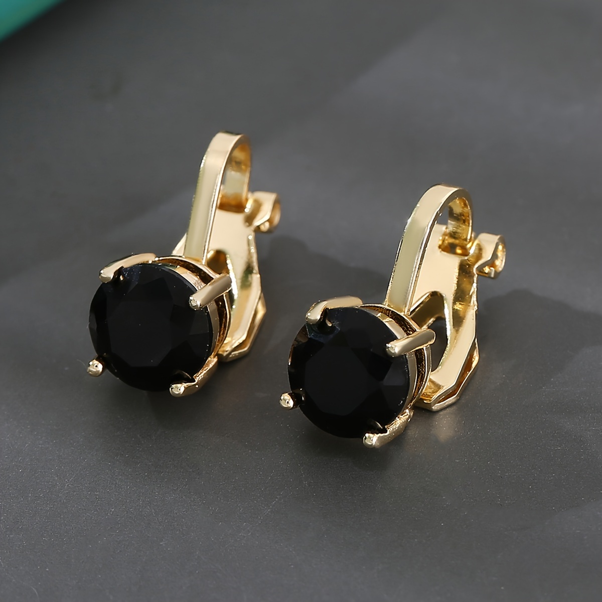 1 Pair Of Stylish And Elegant Copper-inlaid Colored Synthetic Zirconia Clip-on Earrings, Trendy And Exquisite For With Pierced Ears, Suitable For Dating Wear