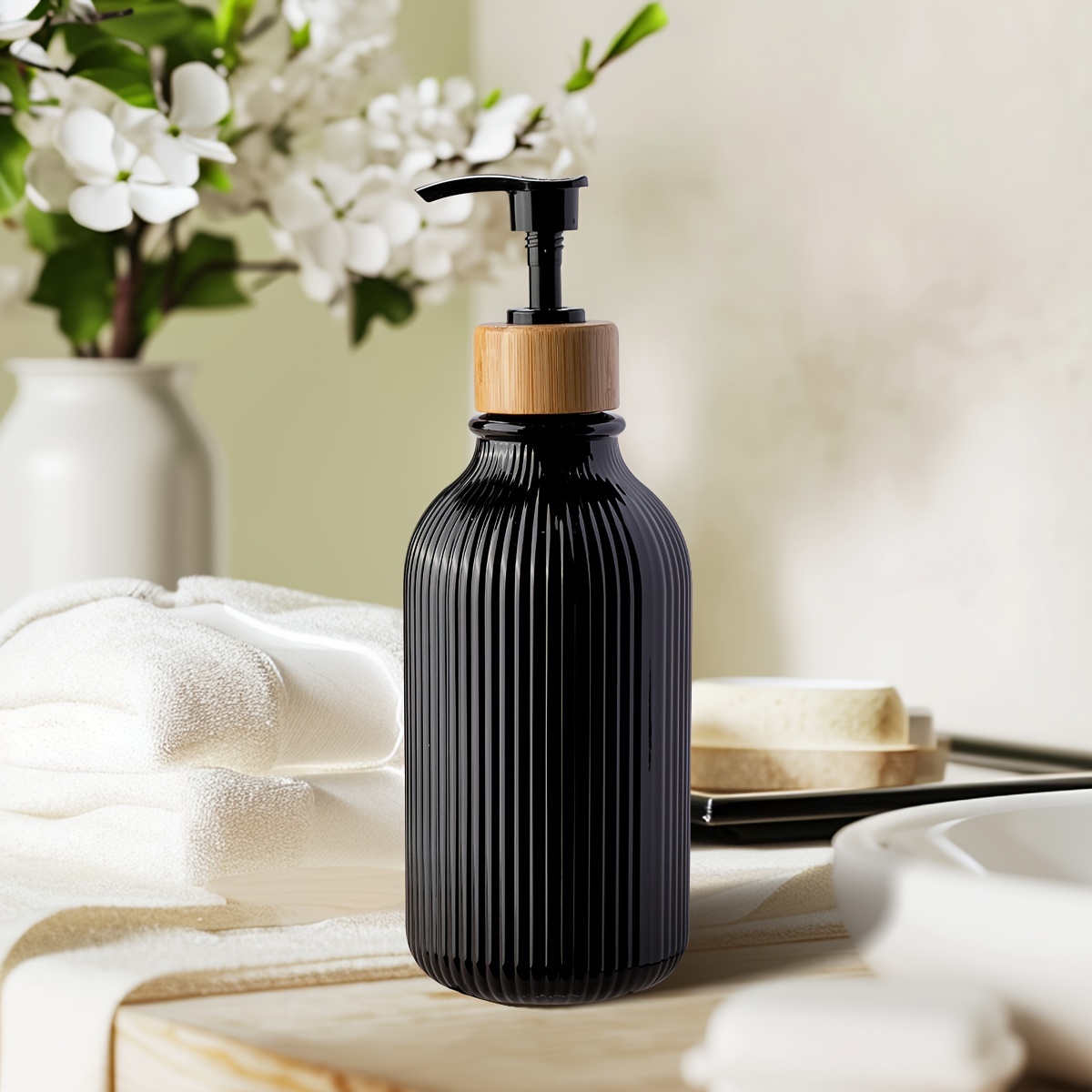 

500ml Black Striped Refillable Plastic Pump Dispenser, Allergen-free, Reusable Shampoo, Body Wash, Conditioner, Emulsion, Beauty & Personal Care Accessories