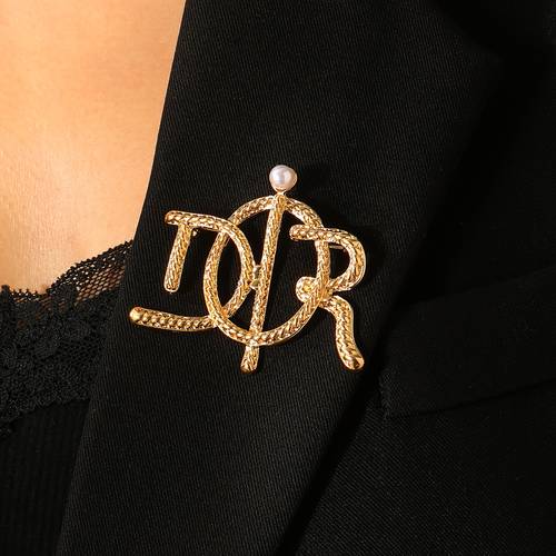 1pc century braided letter brooch suitable for party banquet wear