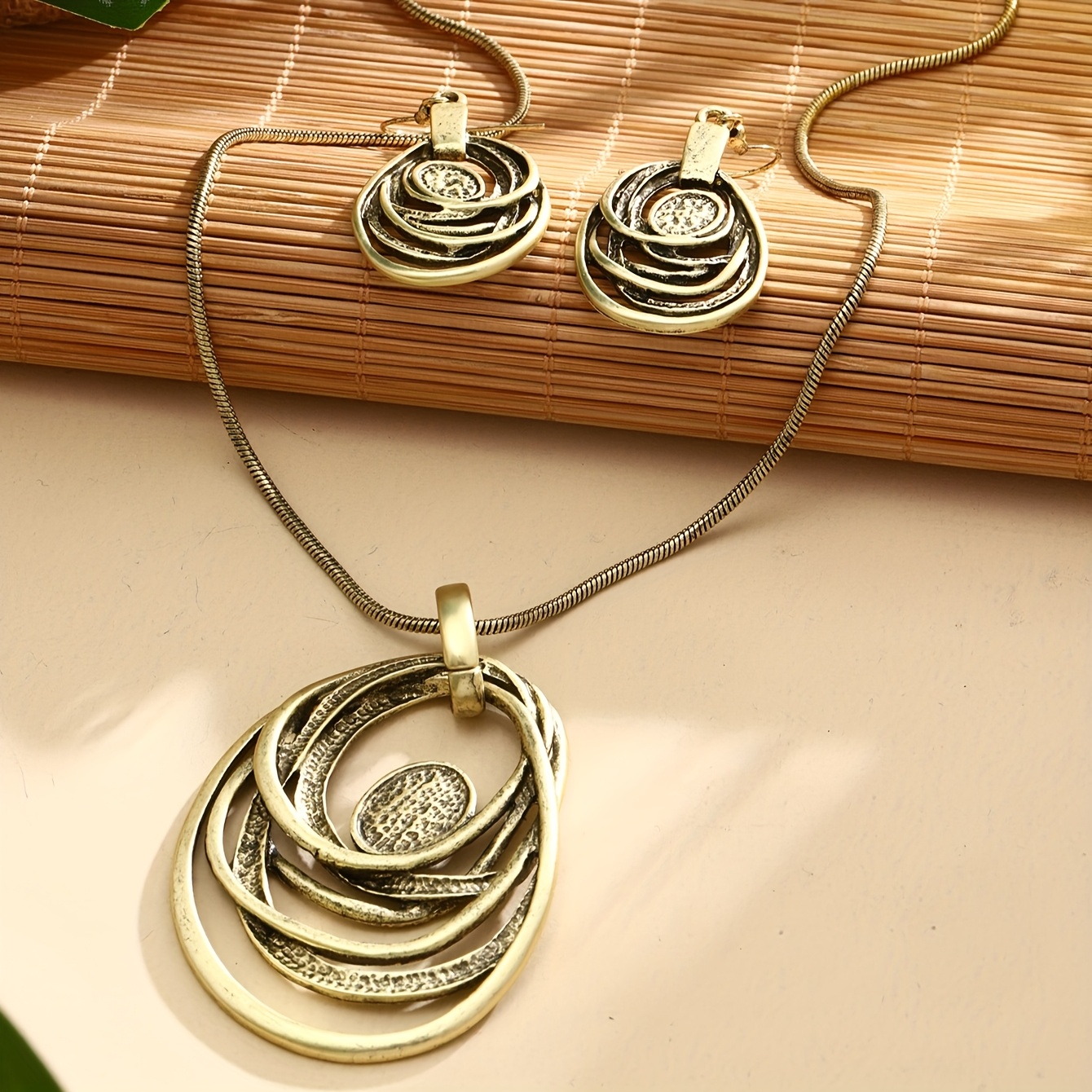 Image of A Set Of Women's Retro Jewelry Set, Simple Alloy Geometric Necklace And Earring Set, Suitable For Daily Dances, Parties, Banquets, Vacations, Music Festivals, Jewelry Accessories, Gifts