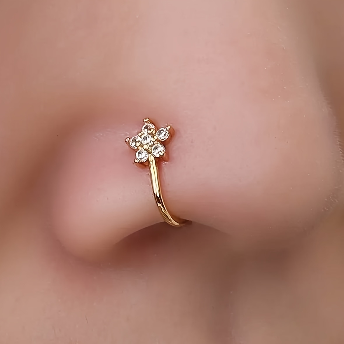 1pc Mini Flower-shaped Clip-on Nose Ring, Easy Bohemian Style, Anti-allergy, Suitable For Vacation And Daily Wear