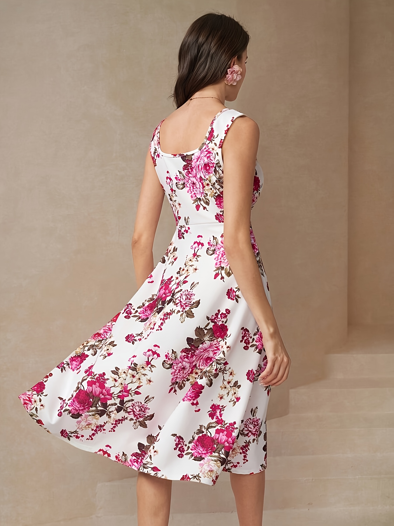 Robe ajustée florale élégante avec un col carré pour femmes