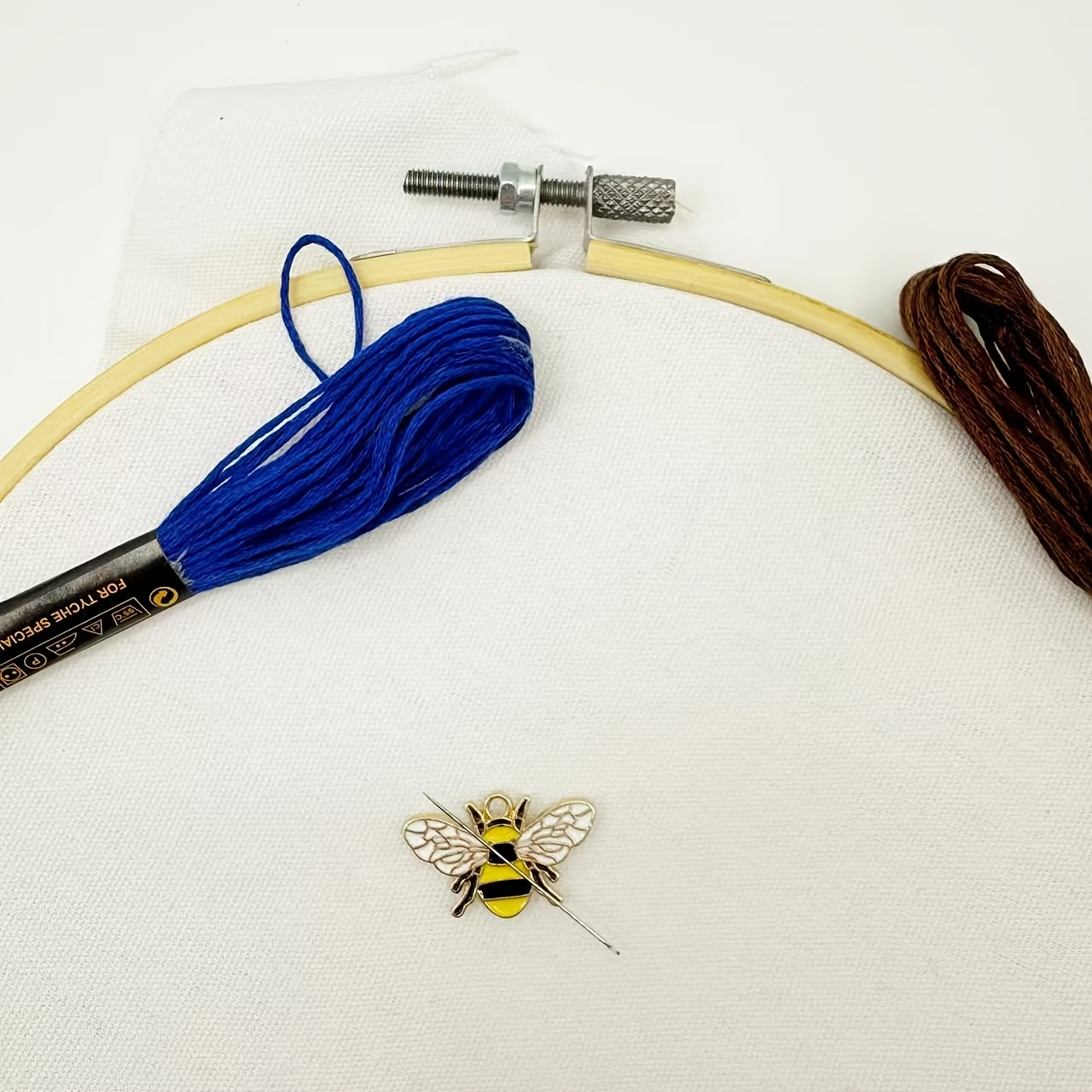 

1pc Enamel Bee Needle Holder, Embroidery Needle , Stitch Tool, Handcraft Gift For Hobbyists