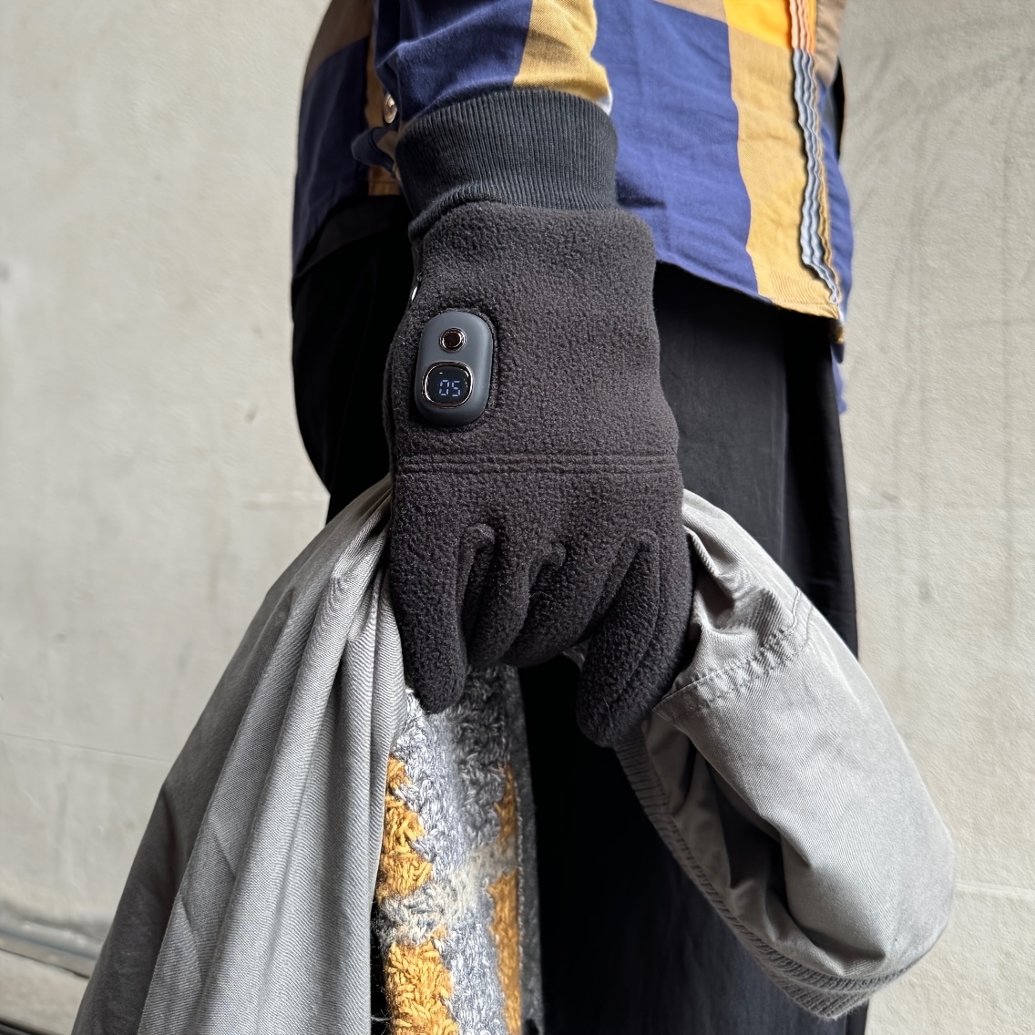 thickened work gloves electrically heated gloves built in battery heating to   adjustable temperature washable hand protection safety work gloves for industrial construction carpentry winter promotions winter clearance Product details 5