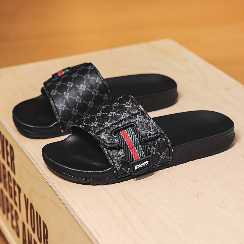 Sandales de Luxe à Enfiler Homme Sandales Unisexes de Luxe à Enfiler - Semelle Épaissie en EVA et Tissu PU Doux à Rayures, Chaussures Universelles Intérieures et Extérieures pour Toutes les Saisons, Chaussures de Fête Décontractées et Confortables (Noir/Blanc) - Style Neutre, Chaussures pour Femmes
