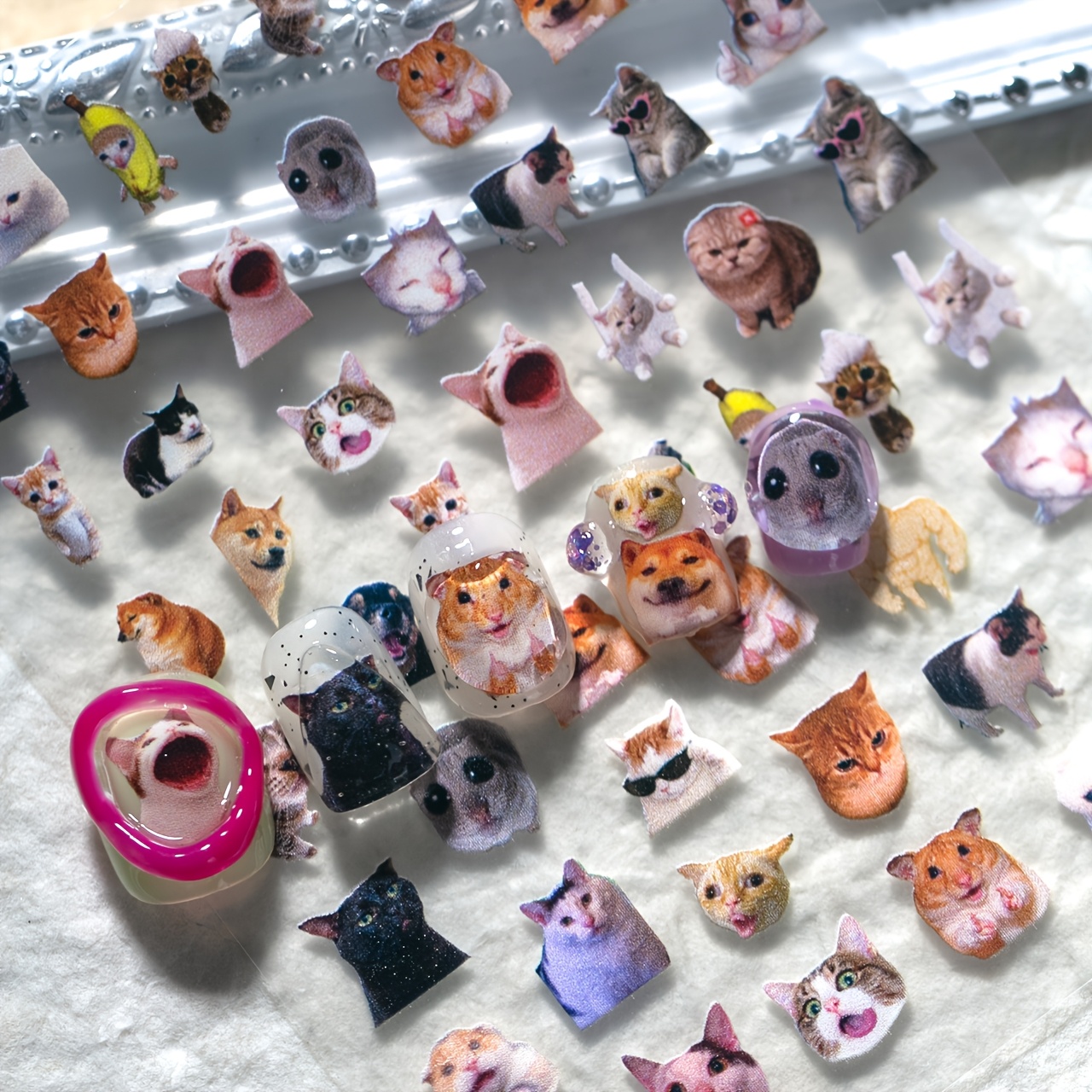 TEMU 1 feuille d'autocollants 3D réalistes de style mème internet pour ongles, avec des portraits de mèmes de animaux mignons, y des chats, des