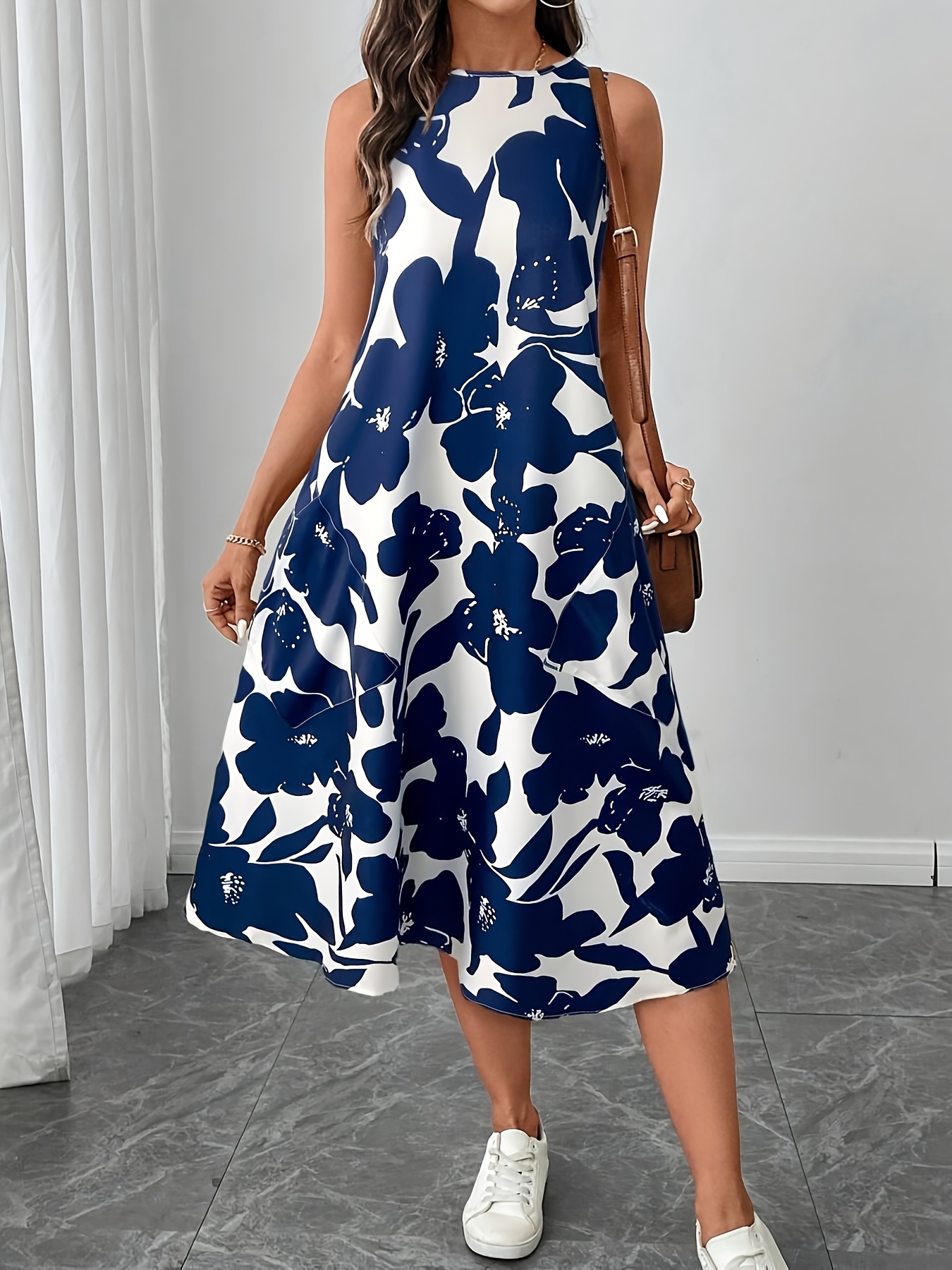 Elegant Floral Print Sleeveless Maxi Dress with Pockets for Women Blue  White, High-Low Hem Spring Summer, Casual to Vacation Wea
