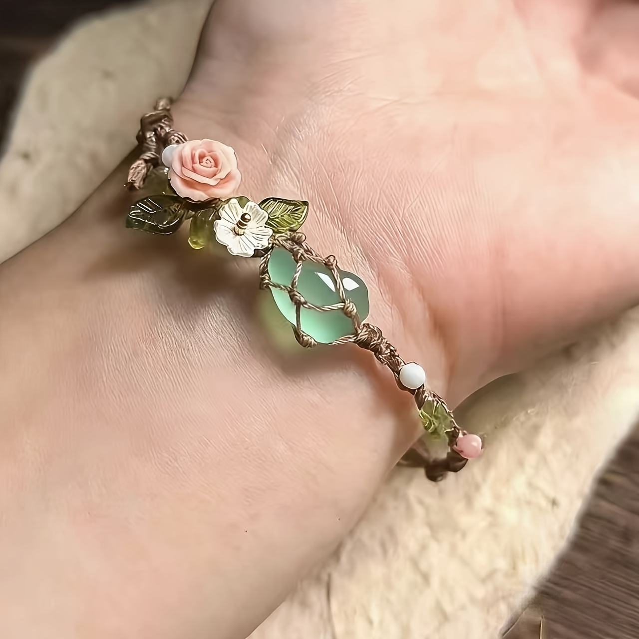E-shop Vintage braunes geflochtenes Armband mit rosa Blüten-Anhänger, Kristallstein-Makramee-Schmuck, Boho-Geschenk für Sie